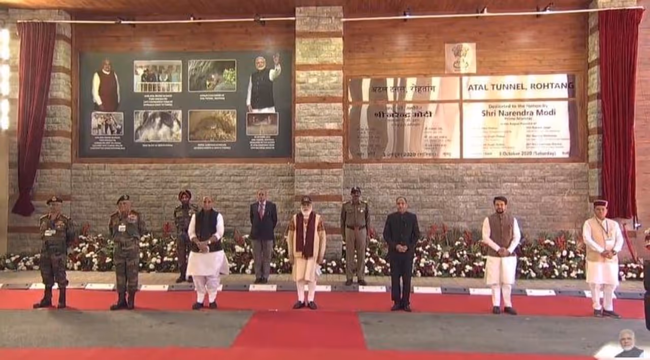 <p>ಮಾಜಿ ಪ್ರಧಾನಿ ಅಟಲ್ ಬಿಹಾರಿ ವಾಜಪೇಯಿಯವರ ಕನಸಿನ ಯೋಜನೆ ಇಂದು ಸಾಕಾರಗೊಂಡಿದೆ. ಈ ಮೂಲಕ ಮನಾಲಿ, ಲೇಹ್, ಲಡಾಖ್ನ ಜನರು ಸಂತಸಗೊಂಡಿದ್ದಾರೆ.</p> <p>ಮಾಜಿ ಪ್ರಧಾನಿ ಅಟಲ್ ಬಿಹಾರಿ ವಾಜಪೇಯಿಯವರ ಕನಸಿನ ಯೋಜನೆ ಇಂದು ಸಾಕಾರಗೊಂಡಿದೆ. ಈ ಮೂಲಕ ಮನಾಲಿ, ಲೇಹ್, ಲಡಾಖ್ನ ಜನರು ಸಂತಸಗೊಂಡಿದ್ದಾರೆ.</p>