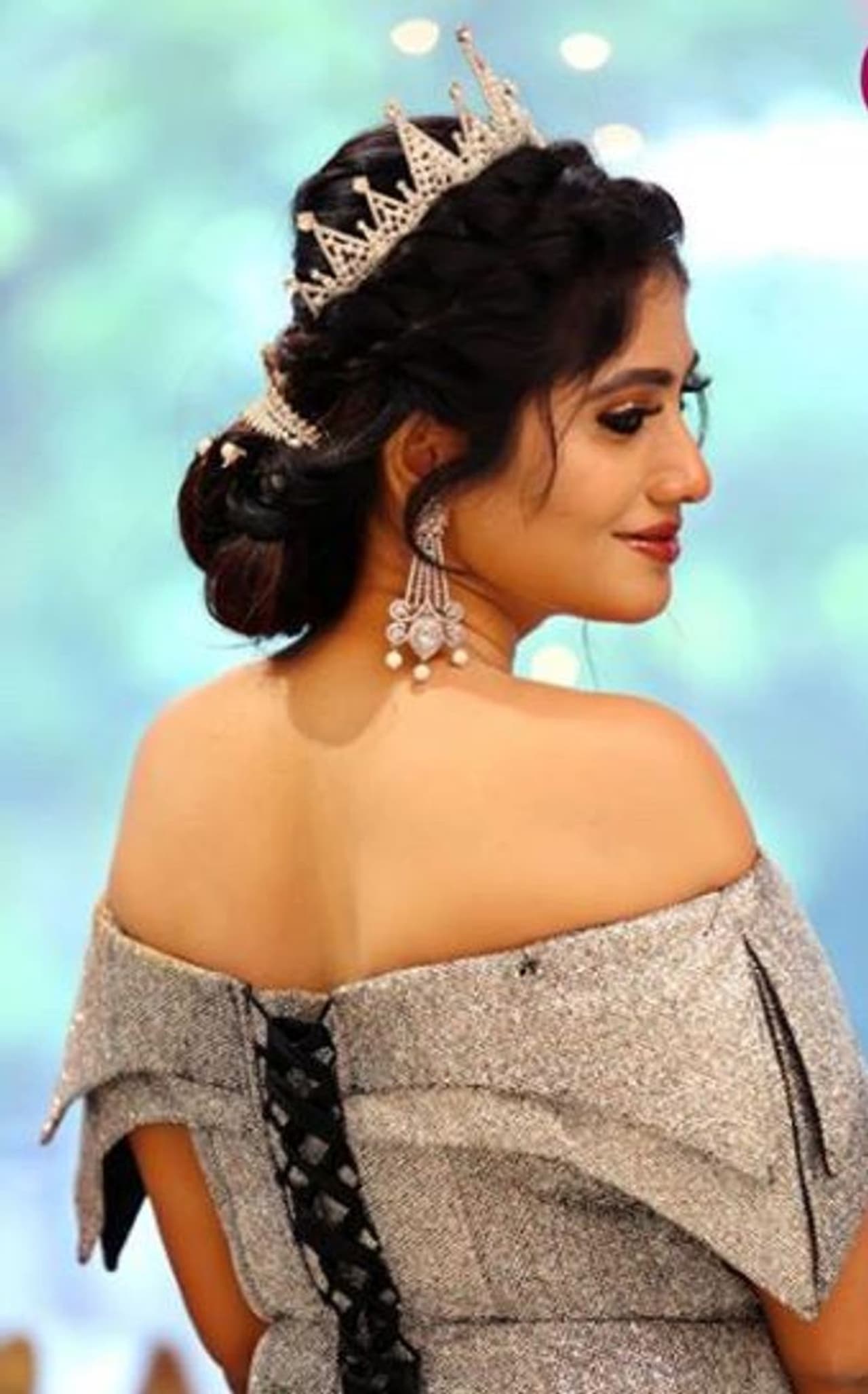 <p>அதிகப்பிரசங்கி தனமாக வாயை விட்டு சிக்கி வந்த ஜுலீ சமீப காலமாக காரியத்தில் கண்ணாக உள்ளார்.</p>