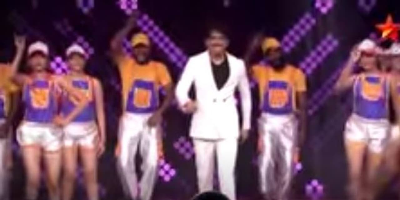 <p>బాస్ నాగార్జున ఎంట్రీ జరిగింది. గంగవ్వ చీరకట్టులో బాగా ర్యాప్ వాక్ చేసిందని ప్రశంసించారు. కాయిన్స్ గేమ్ ఆడలేదన్నారు.</p> <p>బాస్ నాగార్జున ఎంట్రీ జరిగింది. గంగవ్వ చీరకట్టులో బాగా ర్యాప్ వాక్ చేసిందని ప్రశంసించారు. కాయిన్స్ గేమ్ ఆడలేదన్నారు.</p>