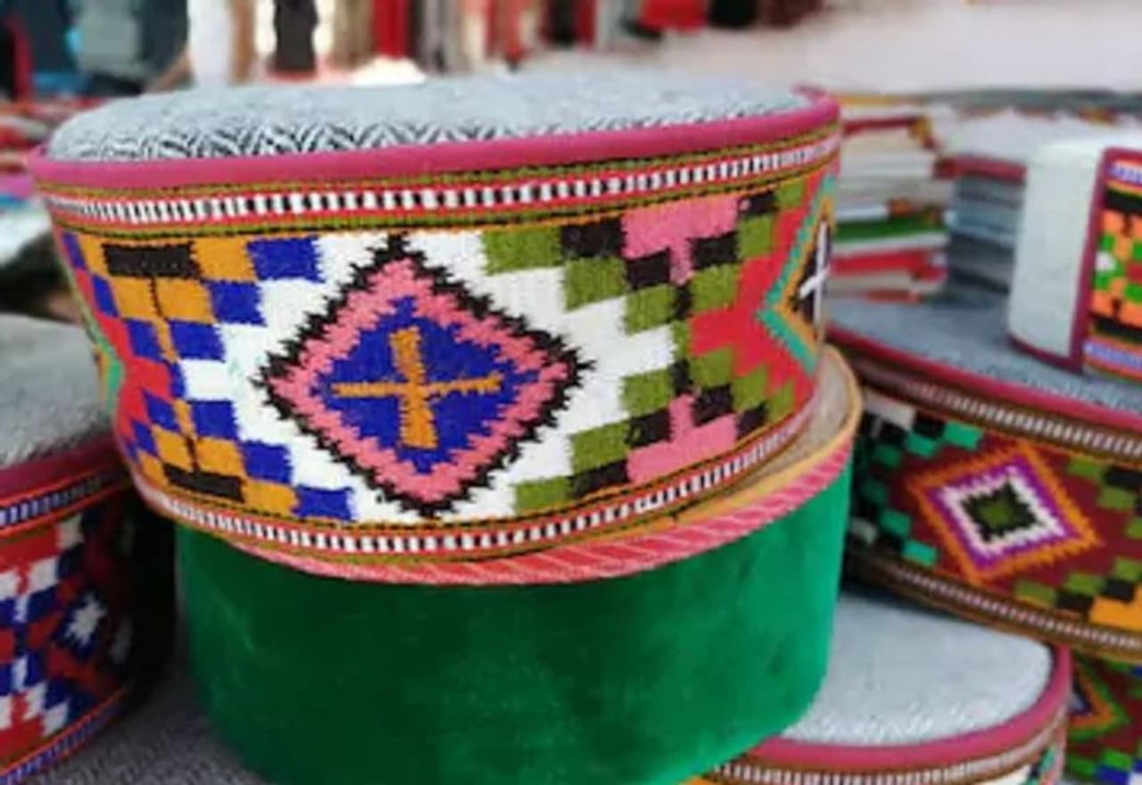 <p>ಪ್ರಧಾನಿ ನರೇಂದ್ರ ಮೋದಿ ಅಟಲ್ ಟುನೆಲ್ ಉದ್ಘಾಟನೆ ಮಾಡುವಾಗ ಧರಿಸಿದ ಚಂದದ ಟೋಪಿ ನೊಡಿದ್ರಾ..?</p> <p>ಪ್ರಧಾನಿ ನರೇಂದ್ರ ಮೋದಿ ಅಟಲ್ ಟುನೆಲ್ ಉದ್ಘಾಟನೆ ಮಾಡುವಾಗ ಧರಿಸಿದ ಚಂದದ ಟೋಪಿ ನೊಡಿದ್ರಾ..?</p>