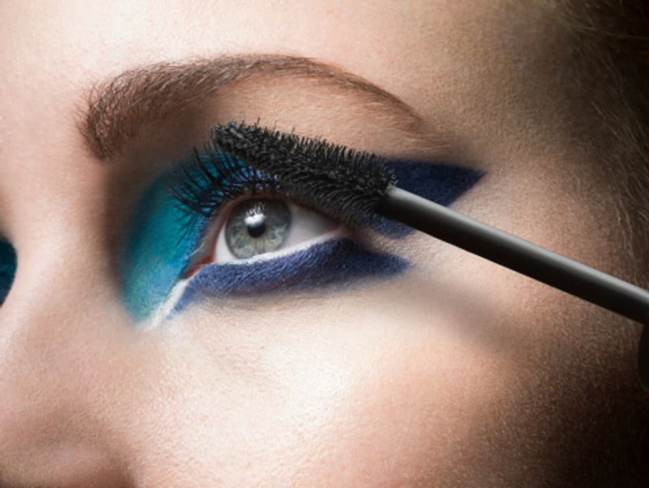 <p>ಟ್ರೆಂಡೀ ಆಗಿ ಕಾಣಿಸಿಕೊಳ್ಳೋಕೆ ಮೇಕಪ್ ತುಂಬಾ ಇಂಪಾರ್ಟೆಂಟ್. ಕೆಲವೊಮ್ಮೆ ಉಡುಪಿನಲ್ಲಿ ಮೂಡುವುದಕ್ಕೂ ಹೆಚ್ಚು ಭಿನ್ನತೆ ಮೇಕಪ್ನಲ್ಲಿ ಮೂಡುತ್ತದೆ.</p> <p>ಟ್ರೆಂಡೀ ಆಗಿ ಕಾಣಿಸಿಕೊಳ್ಳೋಕೆ ಮೇಕಪ್ ತುಂಬಾ ಇಂಪಾರ್ಟೆಂಟ್. ಕೆಲವೊಮ್ಮೆ ಉಡುಪಿನಲ್ಲಿ ಮೂಡುವುದಕ್ಕೂ ಹೆಚ್ಚು ಭಿನ್ನತೆ ಮೇಕಪ್ನಲ್ಲಿ ಮೂಡುತ್ತದೆ.</p>