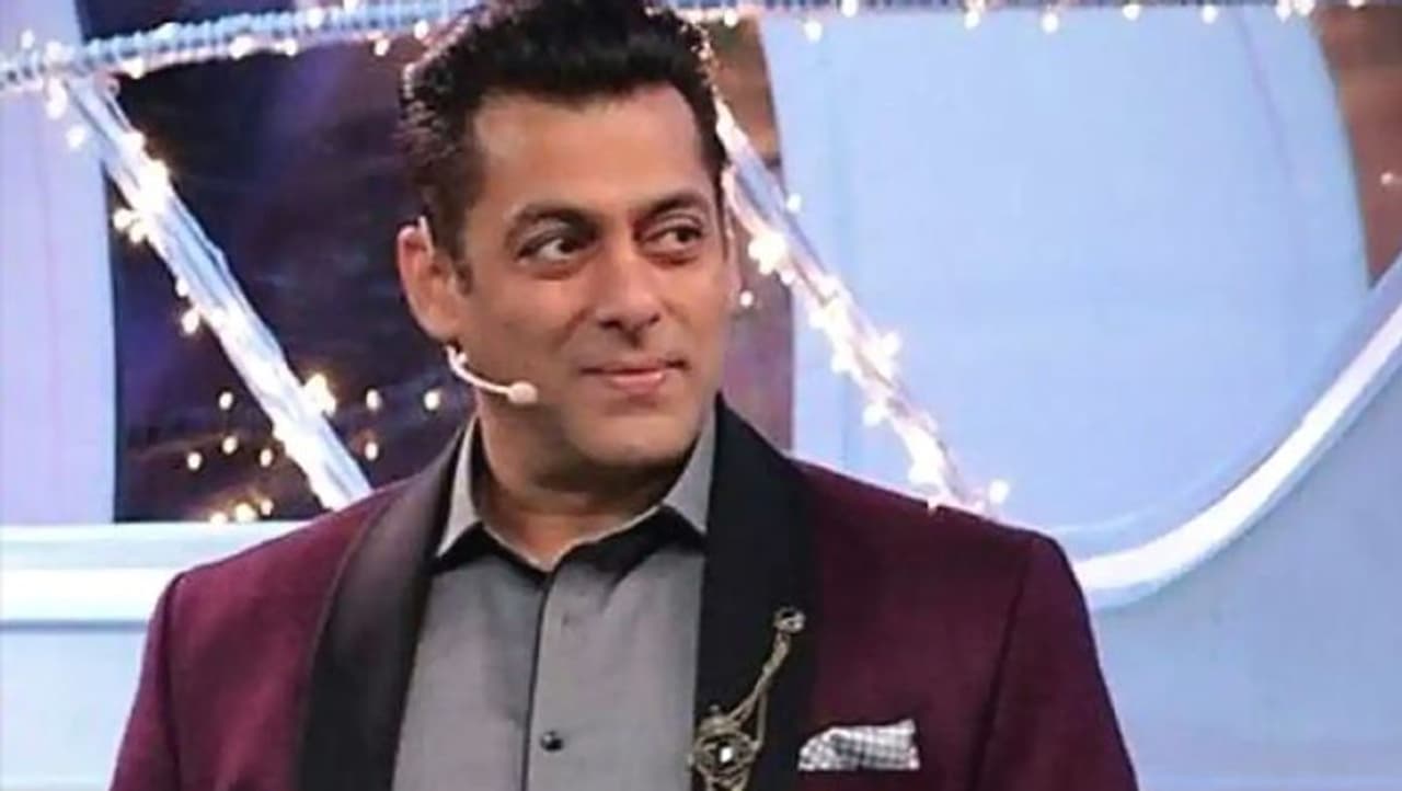 <p style="text align: justify;">Salman Khan, who was hosting TV's popular reality show Bigg Boss season 13, was recently seen sharing some details about his co stars and ex girlfriends.</p> <p style="text align: justify;">Salman Khan, who was hosting TV's popular reality show Bigg Boss season 13, was recently seen sharing some details about his co stars and ex girlfriends.</p>