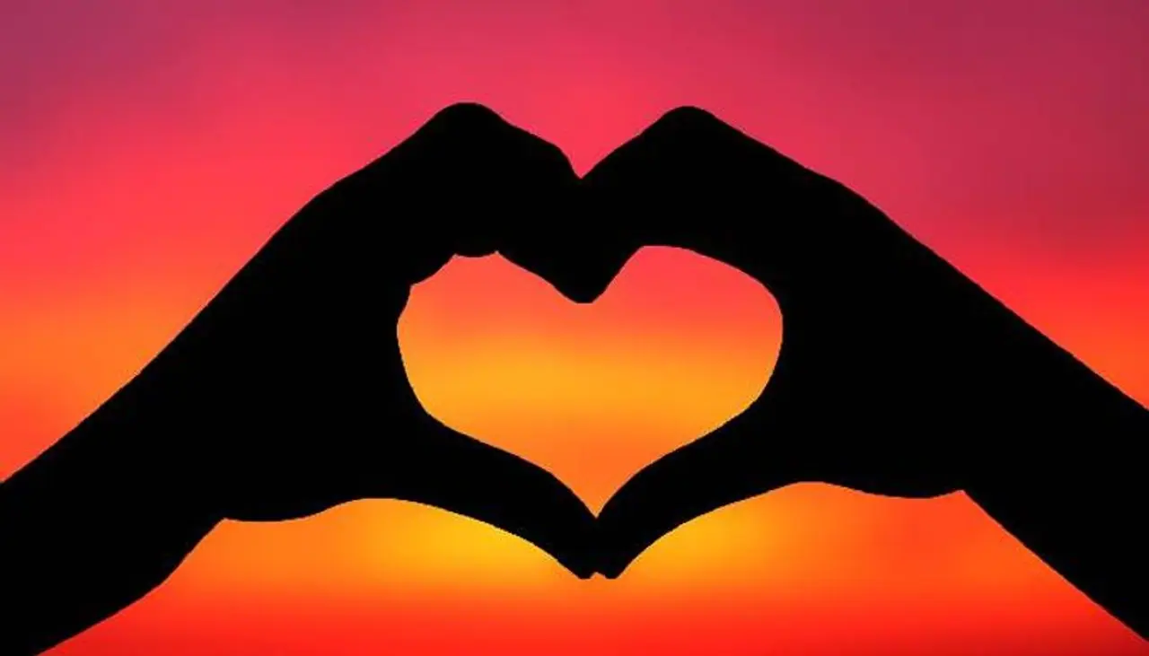 <p>ಯಾವಾಗ ಎರಡು ವ್ಯಕ್ತಿಗಳು ಪ್ರೀತಿಯ ಕೊಂಡಿಯಲ್ಲಿ ಬೆಸೆಯುತ್ತಾರೆ, ಆವಾಗ ಇಬ್ಬರ ನಡುವೆ ವಿಶ್ವಾಸ ಇರಲೇಬೇಕಾಗುತ್ತದೆ. ಒಬ್ಬರನ್ನೊಬ್ಬರು ಅರ್ಥ ಮಾಡಿಕೊಳ್ಳದಿದ್ದರೆ ಆ ಸಂಬಂಧ ಎಷ್ಟು ಬೇಗ ಆರಂಭವಾಗಿರುತ್ತದೆಯೋ, ಅಷ್ಟೇ ಬೇಗ ಮುರಿದು ಹೋಗುತ್ತದೆ.</p> <p>ಯಾವಾಗ ಎರಡು ವ್ಯಕ್ತಿಗಳು ಪ್ರೀತಿಯ ಕೊಂಡಿಯಲ್ಲಿ ಬೆಸೆಯುತ್ತಾರೆ, ಆವಾಗ ಇಬ್ಬರ ನಡುವೆ ವಿಶ್ವಾಸ ಇರಲೇಬೇಕಾಗುತ್ತದೆ. ಒಬ್ಬರನ್ನೊಬ್ಬರು ಅರ್ಥ ಮಾಡಿಕೊಳ್ಳದಿದ್ದರೆ ಆ ಸಂಬಂಧ ಎಷ್ಟು ಬೇಗ ಆರಂಭವಾಗಿರುತ್ತದೆಯೋ, ಅಷ್ಟೇ ಬೇಗ ಮುರಿದು ಹೋಗುತ್ತದೆ.</p>