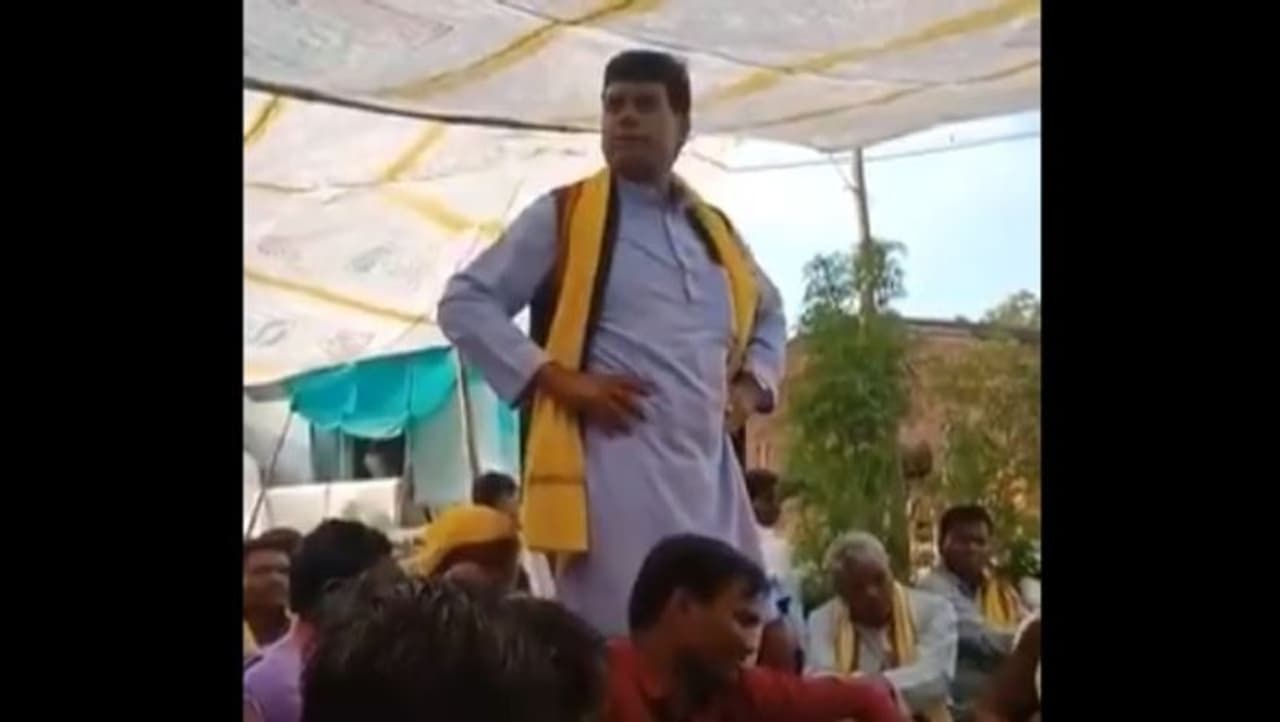 <p>പ്രധാനമന്ത്രി നരേന്ദ്ര മോദിയെ ഉന്മൂലനം ചെയ്യാൻ ആരും ബോംബ് നിർമ്മിക്കാത്തത് എന്ത് കൊണ്ടാണെന്ന് ഒരു പൊതുയോഗത്തിൽ വച്ച് മധ്യപ്രദേശ് മുൻ നിയമസഭാംഗവും ഗോണ്ട്വാന മന്ത്ര പാർട്ടി (ജിജിപി) നേതാവുമായ റാംഗുലാം ഉയികെ ചോദിച്ചതായി ദി ന്യൂ ഇന്ത്യന്‍ എക്സ്പ്രസ് റിപ്പോര്‍ട്ട് ചെയ്തു. &nbsp;</p>