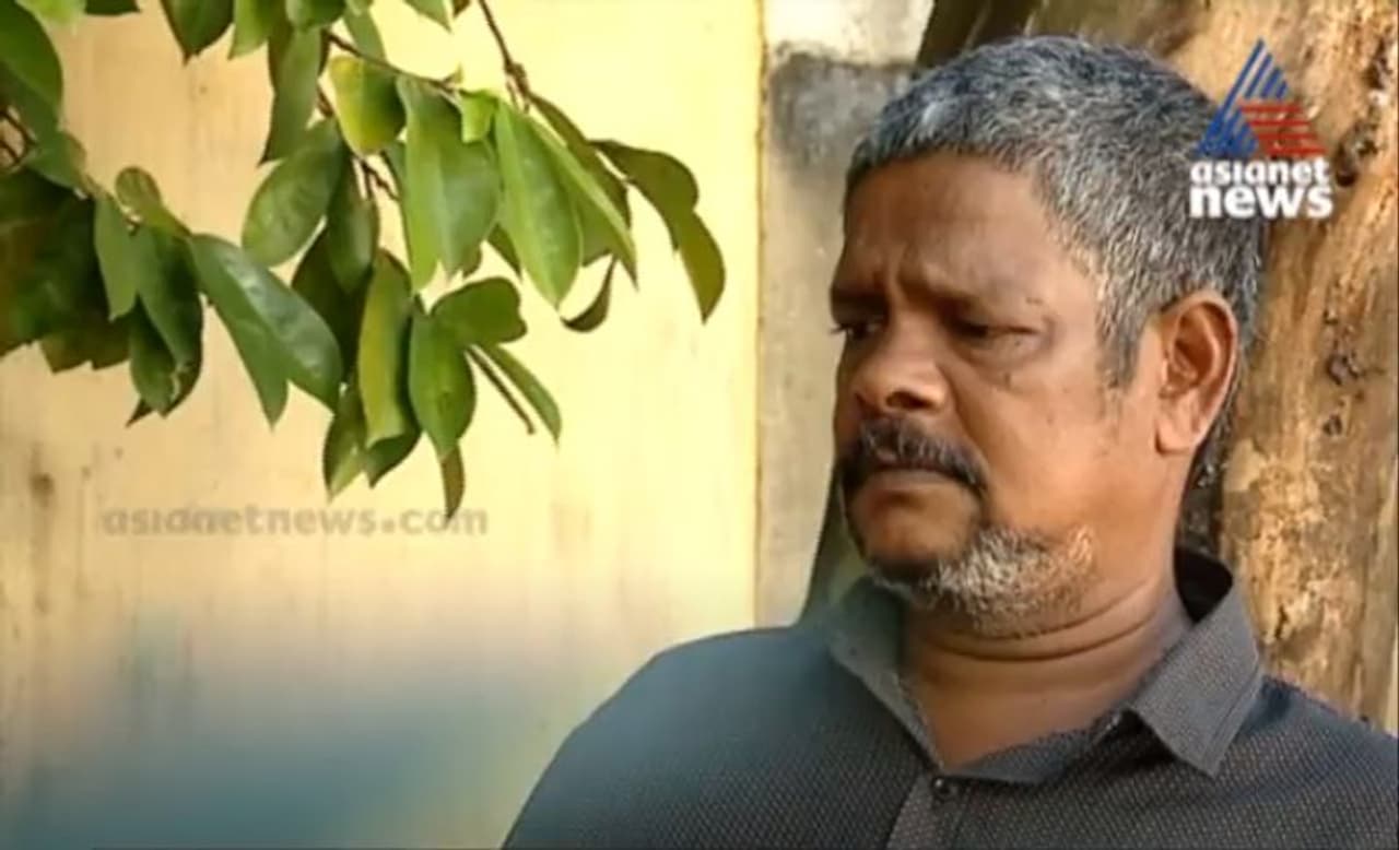 <p>എന്നാൽ, കഴിഞ്ഞ ദിവസങ്ങളിൽ വിവാഹം ഉറപ്പിച്ചെന്ന മട്ടിലെത്തിയ ഒടുവിലത്തെ വാർത്തയ്ക്ക് മറുപടിയുമായി എത്തിയിരിക്കുകയാണ് സുരേഷ് ഇപ്പോൾ. ബിഗ് ബോസില് ഒപ്പമുണ്ടായിരുന്ന അതിഥിക്കൊപ്പമുളള ചിത്രവും ചേര്ത്തുവെച്ചുകൊണ്ടായിരുന്നു വാര്ത്തകള് വന്നത്. നീണ്ടകാലത്തെ പ്രണയത്തിന് ശേഷമാണ് ഇവരുടെ വിവാഹമെന്നും റിപ്പോര്ട്ടുകളുണ്ടായിരുന്നു.</p> <p>എന്നാൽ, കഴിഞ്ഞ ദിവസങ്ങളിൽ വിവാഹം ഉറപ്പിച്ചെന്ന മട്ടിലെത്തിയ ഒടുവിലത്തെ വാർത്തയ്ക്ക് മറുപടിയുമായി എത്തിയിരിക്കുകയാണ് സുരേഷ് ഇപ്പോൾ. ബിഗ് ബോസില് ഒപ്പമുണ്ടായിരുന്ന അതിഥിക്കൊപ്പമുളള ചിത്രവും ചേര്ത്തുവെച്ചുകൊണ്ടായിരുന്നു വാര്ത്തകള് വന്നത്. നീണ്ടകാലത്തെ പ്രണയത്തിന് ശേഷമാണ് ഇവരുടെ വിവാഹമെന്നും റിപ്പോര്ട്ടുകളുണ്ടായിരുന്നു.</p>