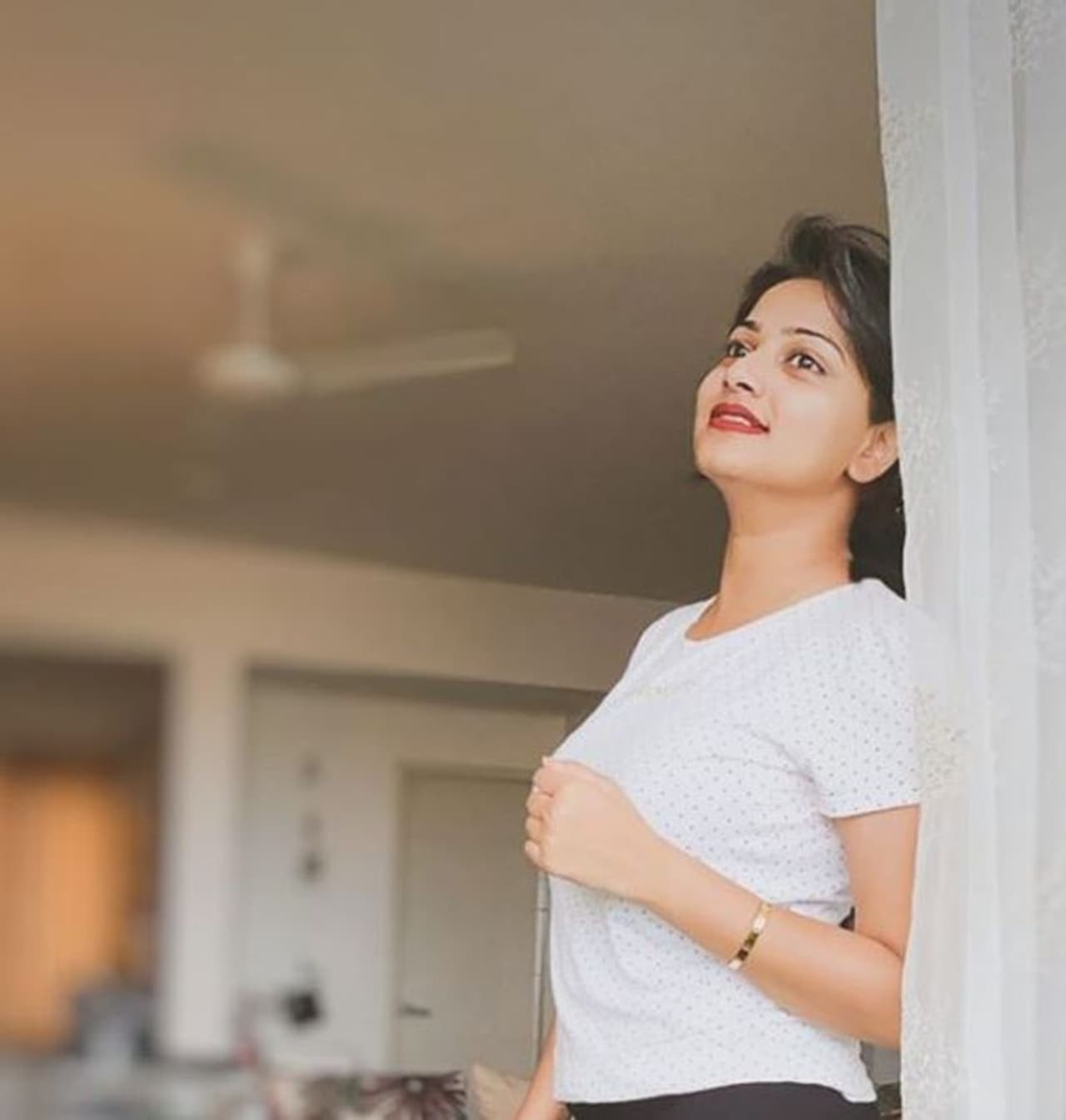 <p>ರಚಿತಾ ರಾಮ್‌ ಹುಟ್ಟುಹಬ್ಬಕ್ಕೆ ಧನಂಜಯ್‌ ಜತೆ ನಟಿಸುತ್ತಿರುವ ಹೆಸರಿಡದ ಚಿತ್ರ, ಜೋಗಿ ಪ್ರೇಮ್‌ ನಿರ್ದೇಶನದ ‘ಏಕ್‌ ಲವ್‌ ಯಾ’, ‘ಲಿಲ್ಲಿ’, ತೆಲುಗಿನ ‘ಸೂಪರ್‌ ಮಚ್ಚಿ’ ಸೇರಿದಂತೆ ಒಂದಿಷ್ಟುಚಿತ್ರಗಳು ಪೋಸ್ಟರ್‌ ಬಿಡುಗಡೆ ಮಾಡುವ ಮೂಲಕ ಹುಟ್ಟು ಹಬ್ಬದ ಶುಭಾಶಯಗಳನ್ನು ಕೋರಿವೆ.</p>