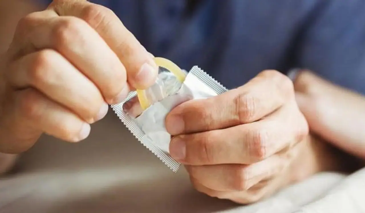 <p>ഇപ്പോഴിതാ, കസ്റ്റമേഴ്സിസിനെ കൂടുതൽ ആകർഷിക്കുന്നതിന് കോണ്ടത്തിൽഭക്ഷണങ്ങളുടെ ഫ്ലേവറുകൾ പരീക്ഷിച്ച് കമ്പനികൾ രംഗത്ത്. </p> <p>ഇപ്പോഴിതാ, കസ്റ്റമേഴ്സിസിനെ കൂടുതൽ ആകർഷിക്കുന്നതിന് കോണ്ടത്തിൽഭക്ഷണങ്ങളുടെ ഫ്ലേവറുകൾ പരീക്ഷിച്ച് കമ്പനികൾ രംഗത്ത്. </p>