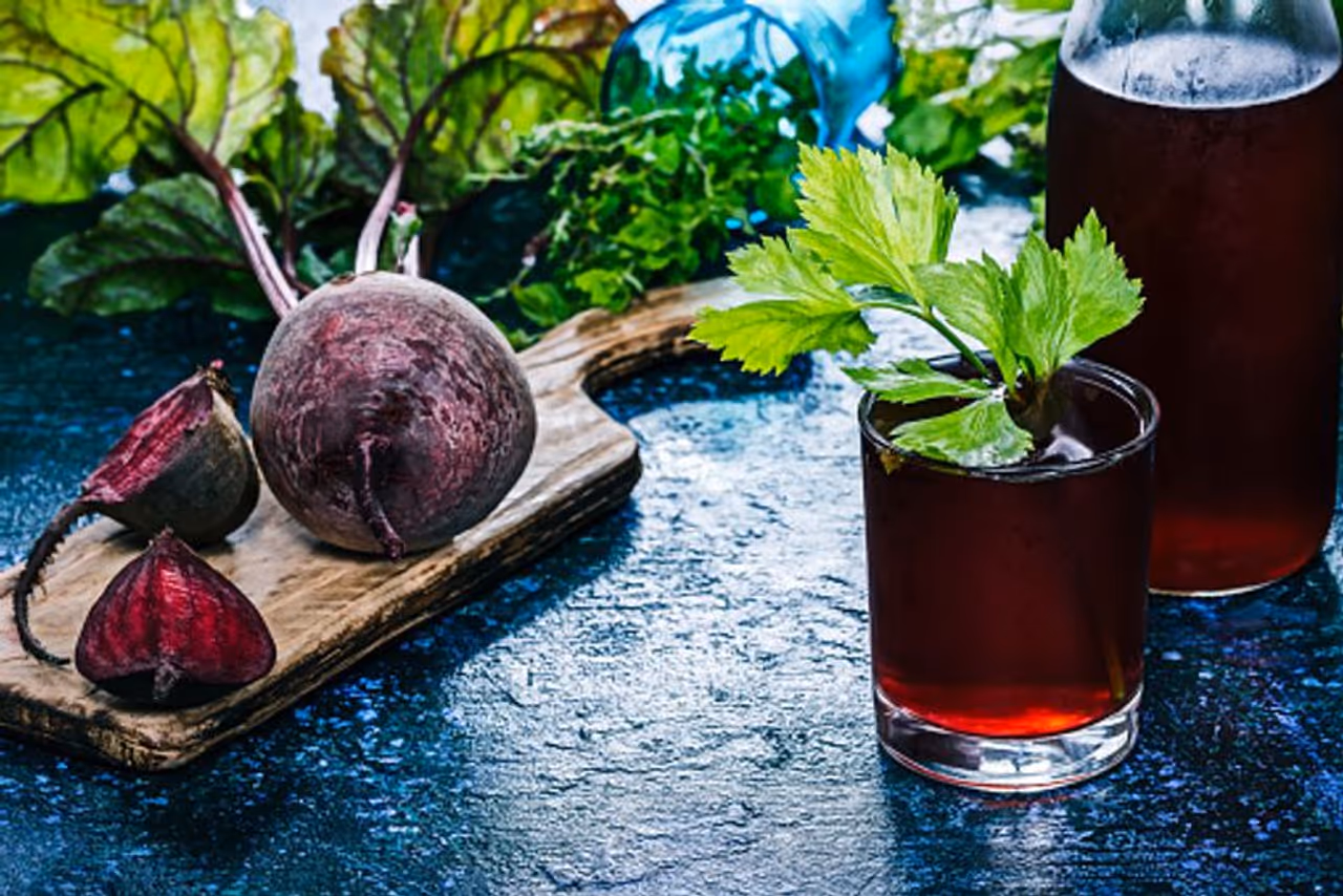 <p>ಬಹಳಷ್ಟು ಜನ ಸ್ಕಿನ್ ಕೇರ್ಗಾಗಿ ದುಬಾರಿ ಉತ್ಪನ್ನಗಳ ಮೊರೆ ಹೋಗ್ತಾರೆ. ಆದರೆ ಬ್ಯೂಟಿಫುಲ್ ತ್ವಚೆಗೆ ಮನೆಯಲ್ಲಿರೋ ವಸ್ತುಗಳೇ ಸಾಕು, ಆರೋಗ್ಯಕರ ಡಯೆಟ್ ಬೇಕಂತಾರೆ ನ್ಯೂಟ್ರಿಷಿಯನ್ಸ್.</p> <p>ಬಹಳಷ್ಟು ಜನ ಸ್ಕಿನ್ ಕೇರ್ಗಾಗಿ ದುಬಾರಿ ಉತ್ಪನ್ನಗಳ ಮೊರೆ ಹೋಗ್ತಾರೆ. ಆದರೆ ಬ್ಯೂಟಿಫುಲ್ ತ್ವಚೆಗೆ ಮನೆಯಲ್ಲಿರೋ ವಸ್ತುಗಳೇ ಸಾಕು, ಆರೋಗ್ಯಕರ ಡಯೆಟ್ ಬೇಕಂತಾರೆ ನ್ಯೂಟ್ರಿಷಿಯನ್ಸ್.</p>