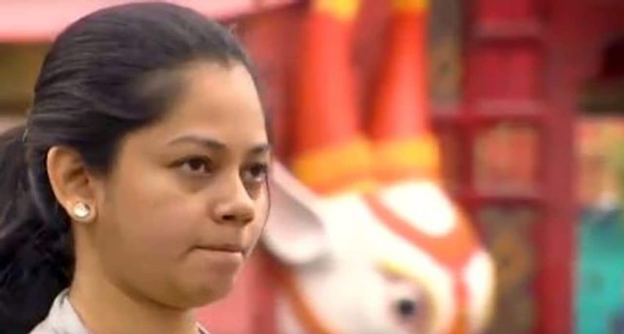 <p><strong>முதல் நாள் பிக்பாஸ் வீட்டில் எந்த ஒரு, பிரச்சனையும் இல்லாமல் இருந்தாலும், இரண்டாவது நாளான இன்று சண்டை அமோகமாக நடக்கிறது. அதுவும் கியூட்டாக பார்க்கப்பட்ட அனிதா சம்பத் சண்டைக்கு சீறி வருகிறார்.</strong></p> <p><strong>முதல் நாள் பிக்பாஸ் வீட்டில் எந்த ஒரு, பிரச்சனையும் இல்லாமல் இருந்தாலும், இரண்டாவது நாளான இன்று சண்டை அமோகமாக நடக்கிறது. அதுவும் கியூட்டாக பார்க்கப்பட்ட அனிதா சம்பத் சண்டைக்கு சீறி வருகிறார்.</strong></p>