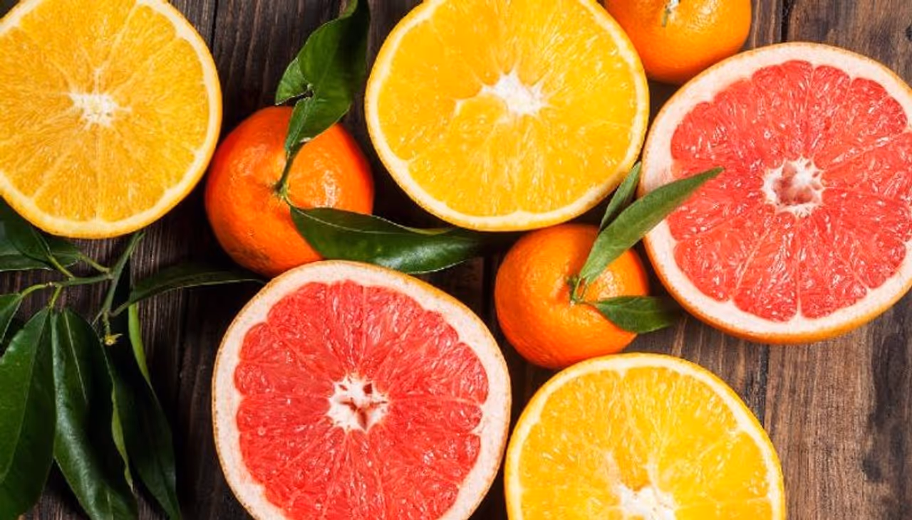 <p>&nbsp;</p><p>'സിട്രസ് ഫ്രൂട്ട്‌സ്' എന്നറിയപ്പെടുന്ന പഴങ്ങളെല്ലാം തന്നെ കണ്ണിന്റെ ആരോഗ്യത്തിന് വളരെ നല്ലതാണ്. ചെറുനാരങ്ങ, ഓറഞ്ച്, മുന്തിരി ഇവയൊക്കെ 'സിട്രസ് ഫ്രൂട്ട്‌സ്' ഗണത്തില്‍ വരുന്നവയാണ്.<br />&nbsp;</p><p>&nbsp;</p>