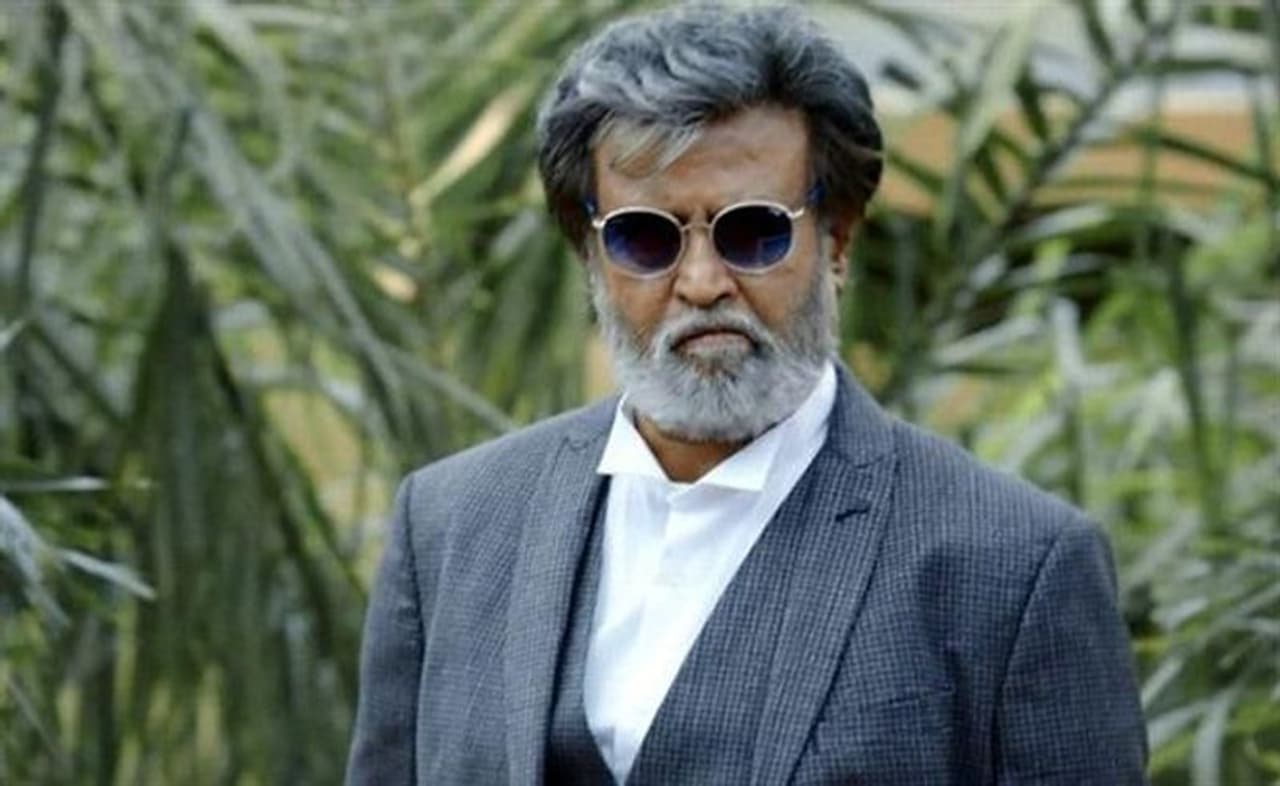 <p>రజనీకాంత్‌ ప్రస్తుతం `అన్నాత్తే` చిత్రంలో నటిస్తున్నారు. శివ దర్శకత్వంలో రూపొందుతున్న చిత్రమిది. కరోనా వల్ల ఈ సినిమా షూటింగ్‌ ఆగిపోయింది. కానీ ఇటీవల&nbsp;రాష్ట్రప్రభుత్వాలు, కేంద్రం షూటింగ్‌లకు, ఇటీవల థియేటర్లకి అనుమతి ఇచ్చింది. కానీ ఇంకా రజనీ ఆలోచిస్తున్నాడు.&nbsp;<br />&nbsp;</p>