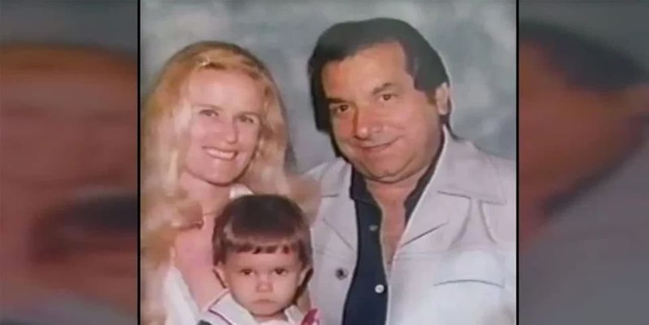 <p>1978 ജൂണ് ആറിനാണ് ജോസഫ് ബാര്സിയുടെയും മരിയയുടെയും മകളായ ജൂഡിത്തിന്റെ ജനനം. ഹംഗറിയില് നിന്ന് അമേരിക്കയിലേക്ക് കുടിയേറിയവരായിരുന്നു ബാര്സി കുടുംബം. </p> <p>1978 ജൂണ് ആറിനാണ് ജോസഫ് ബാര്സിയുടെയും മരിയയുടെയും മകളായ ജൂഡിത്തിന്റെ ജനനം. ഹംഗറിയില് നിന്ന് അമേരിക്കയിലേക്ക് കുടിയേറിയവരായിരുന്നു ബാര്സി കുടുംബം. </p>