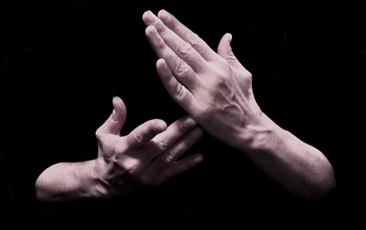 <p>చెప్పిన మాట సరిగా వినిపించుకోకపోతే చెవుడా అనడం కామనే. అయితే నిజంగానే చెవుడు ఉన్నవాళ్లను గుర్తించడం ఎలా? చెవుడు రాకుండా ముందే అరికట్టవచ్చా చూద్దాం.. </p> <p>చెప్పిన మాట సరిగా వినిపించుకోకపోతే చెవుడా అనడం కామనే. అయితే నిజంగానే చెవుడు ఉన్నవాళ్లను గుర్తించడం ఎలా? చెవుడు రాకుండా ముందే అరికట్టవచ్చా చూద్దాం.. </p>