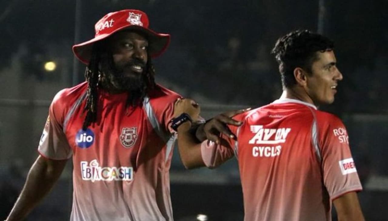 <p>IPL చరిత్రలో అత్యధికంగా ఆరు సెంచరీలు బాదిన క్రికెటర్ క్రిస్ గేల్. </p> <p>IPL చరిత్రలో అత్యధికంగా ఆరు సెంచరీలు బాదిన క్రికెటర్ క్రిస్ గేల్. </p>