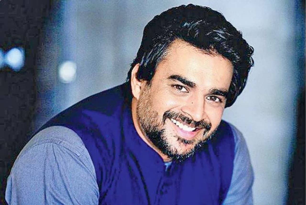 <p>తాజాగా ఆయన క్షమాపణలు చెప్పాల్సి వచ్చింది. మరి మాధవన్ క్షమాపణలు చెప్పుకోవాల్సిన పరిస్థితి ఏమొచ్చిందనేది తెలుసుకుంటే.. ఇటీవల మల్టీలింగ్వల్గా రూపొందిన `నిశ్శబ్దం` చిత్రంలో మాధవన్ కీలక పాత్ర పోషించారు. నెగటివ్ షేడ్స్ ఉన్న సైకో పాత్ర ఆయనది. ఇందులో అనుష్క, అంజలి, షాలిని పాండే, శ్రీనివాస్ అవసరాల, సుబ్బరాజు, మైఖేల్ మాడిసన్ ప్రధాన పాత్రలు పోషించారు. <br /> </p> <p>తాజాగా ఆయన క్షమాపణలు చెప్పాల్సి వచ్చింది. మరి మాధవన్ క్షమాపణలు చెప్పుకోవాల్సిన పరిస్థితి ఏమొచ్చిందనేది తెలుసుకుంటే.. ఇటీవల మల్టీలింగ్వల్గా రూపొందిన `నిశ్శబ్దం` చిత్రంలో మాధవన్ కీలక పాత్ర పోషించారు. నెగటివ్ షేడ్స్ ఉన్న సైకో పాత్ర ఆయనది. ఇందులో అనుష్క, అంజలి, షాలిని పాండే, శ్రీనివాస్ అవసరాల, సుబ్బరాజు, మైఖేల్ మాడిసన్ ప్రధాన పాత్రలు పోషించారు. <br /> </p>