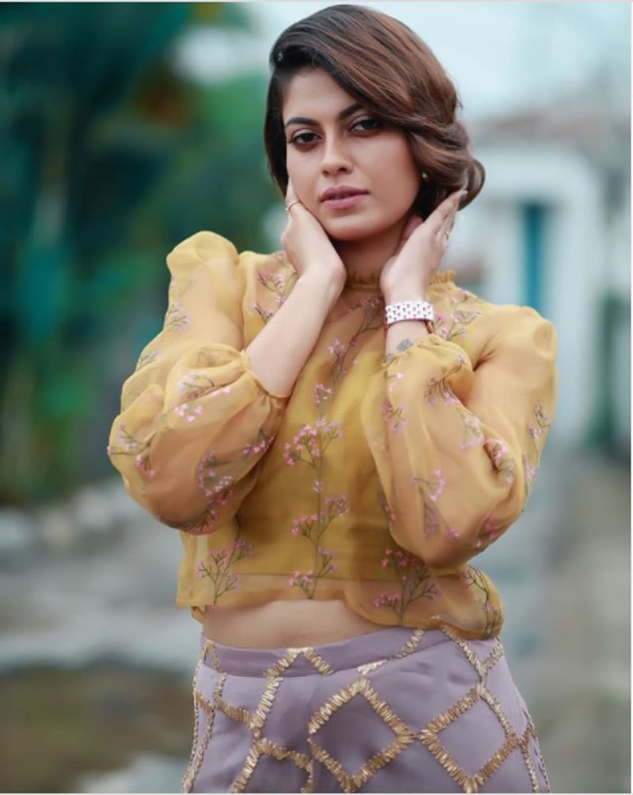 <p>ഇപ്പോഴിതാ, ലുക്കിലും ഭാവത്തിലുമെല്ലാം അടിമുടി മാറ്റവുമായി എത്തിയിരിക്കുകയാണ് താരം. കഴുത്തൊപ്പം വെട്ടിയ മുടിയും ആറ്റിറ്റ്യൂഡുമെല്ലാം ഈ ചിത്രങ്ങളെ മനോഹരമാക്കുകയാണ്. (courtesy instagram photos)</p> <p>ഇപ്പോഴിതാ, ലുക്കിലും ഭാവത്തിലുമെല്ലാം അടിമുടി മാറ്റവുമായി എത്തിയിരിക്കുകയാണ് താരം. കഴുത്തൊപ്പം വെട്ടിയ മുടിയും ആറ്റിറ്റ്യൂഡുമെല്ലാം ഈ ചിത്രങ്ങളെ മനോഹരമാക്കുകയാണ്. (courtesy instagram photos)</p>