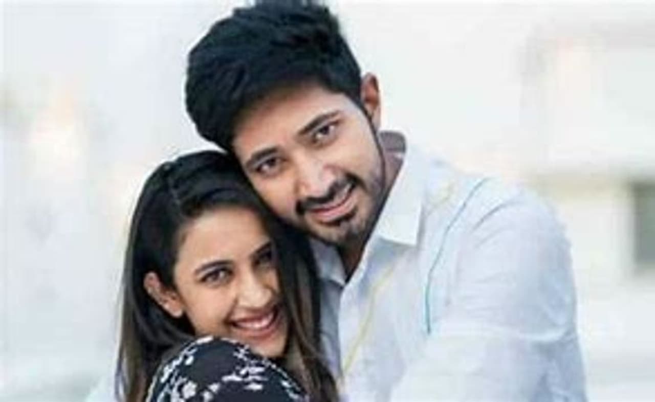 <p>చైతన్య జోన్నలగడ్డతో నిహారిక నిశ్చితార్థం ఆగస్ట్ లో జరిగిన విషయం తెలిసిందే. చాలా గ్రాండ్గా ఈ ఎంగేజ్మెంట్ వేడుక జరిగింది. </p> <p>చైతన్య జోన్నలగడ్డతో నిహారిక నిశ్చితార్థం ఆగస్ట్ లో జరిగిన విషయం తెలిసిందే. చాలా గ్రాండ్గా ఈ ఎంగేజ్మెంట్ వేడుక జరిగింది. </p>