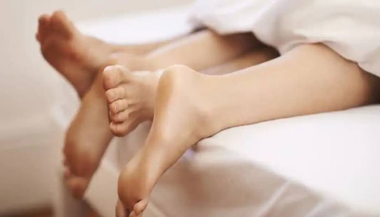 <p>కరోనా శృంగారపురుషుల జీవితాలను తలకిందులుగా చేసేసింది. లాక్ డౌన్ వల్ల పార్టీలంటూ, డేటింగ్ లంటూ తిరిగే వారందరూ ఇంటికే పరిమితం అయ్యారు. ఈ నేపథ్యంలో అన్ లాక్ ప్రక్రియ వీరి పాలిట వరంగా మారింది. </p> <p>కరోనా శృంగారపురుషుల జీవితాలను తలకిందులుగా చేసేసింది. లాక్ డౌన్ వల్ల పార్టీలంటూ, డేటింగ్ లంటూ తిరిగే వారందరూ ఇంటికే పరిమితం అయ్యారు. ఈ నేపథ్యంలో అన్ లాక్ ప్రక్రియ వీరి పాలిట వరంగా మారింది. </p>