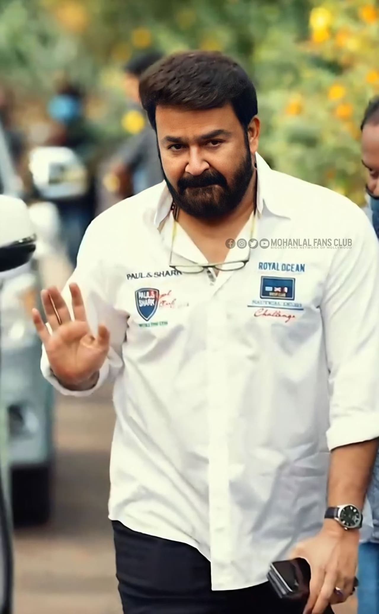 <p>ദൃശ്യം 2 ലൊക്കേഷനിലേക്ക് വന്നിറങ്ങുന്ന മോഹന്ലാലിന്റെ വീഡിയോ ഇന്നലെയാണ് സോഷ്യല് മീഡിയയില് തരംഗം തീര്ത്തത്.</p> <p>ദൃശ്യം 2 ലൊക്കേഷനിലേക്ക് വന്നിറങ്ങുന്ന മോഹന്ലാലിന്റെ വീഡിയോ ഇന്നലെയാണ് സോഷ്യല് മീഡിയയില് തരംഗം തീര്ത്തത്.</p>