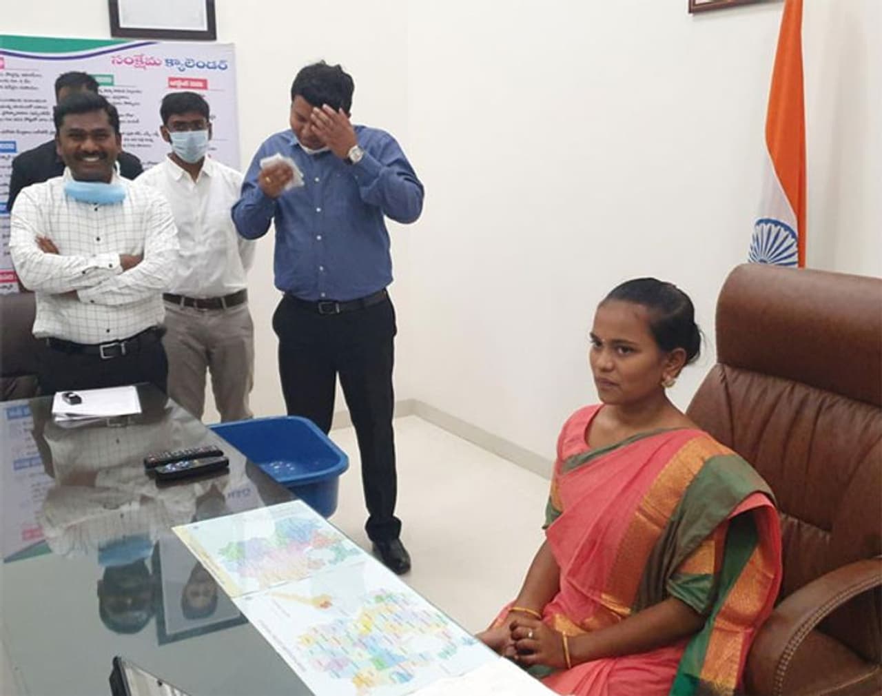 <p>అనంతపురం : అంతర్జాతీయ బాలికా దినోత్సవం సందర్భంగా అనంతపురం జిల్లా కలెక్టర్ గంధం చంద్రుడు వినూత్న కార్యక్రమాన్ని చేపట్టారు. జిల్లా కలెక్టర్ స్థాయి నుంచి మండల స్థాయి వరకు బాలికలకు ఒకరోజు పదవీ బాధ్యతలను అప్పగించారు. ‘బాలికే భవిష్యత్’ పేరుతో చేపట్టిన ఈ కార్యక్రమంలో భాగంగా అన్ని మండలాలో తహశీల్దార్, డిప్యూటీ తహశీల్దార్ ,రెవెన్యూ ఇన్స్పెక్టర్లుగా బాలికలు బాధ్యతలు చేపట్టారు. </p> <p>అనంతపురం : అంతర్జాతీయ బాలికా దినోత్సవం సందర్భంగా అనంతపురం జిల్లా కలెక్టర్ గంధం చంద్రుడు వినూత్న కార్యక్రమాన్ని చేపట్టారు. జిల్లా కలెక్టర్ స్థాయి నుంచి మండల స్థాయి వరకు బాలికలకు ఒకరోజు పదవీ బాధ్యతలను అప్పగించారు. ‘బాలికే భవిష్యత్’ పేరుతో చేపట్టిన ఈ కార్యక్రమంలో భాగంగా అన్ని మండలాలో తహశీల్దార్, డిప్యూటీ తహశీల్దార్ ,రెవెన్యూ ఇన్స్పెక్టర్లుగా బాలికలు బాధ్యతలు చేపట్టారు. </p>