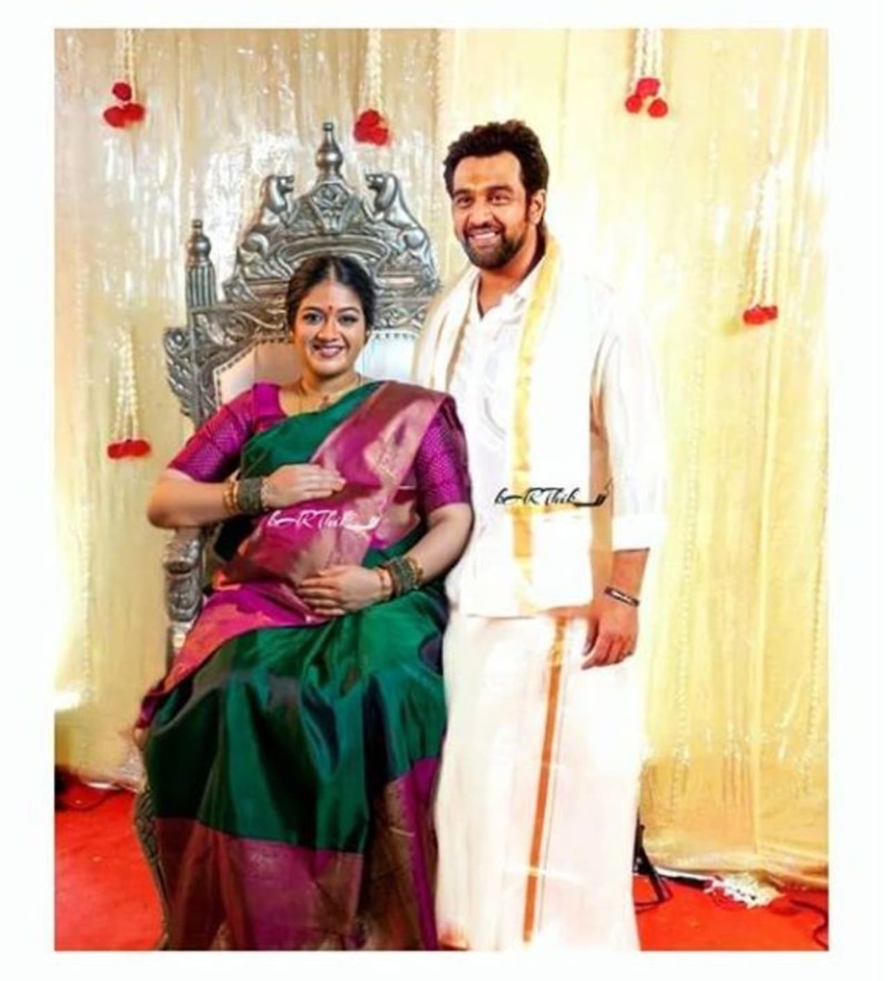 <p> ಒಂಟಿಯಾಗಿ ನಿಂತಿದ್ದ ಮೇಘನಾ ರಾಜ್ ಪ್ರತಿಯೊಂದು ಪೋಟೋವನ್ನು ಅಭಿಮಾನಿಗಳು ವಿಭಿನ್ನವಾಗಿ ಎಡಿಟ್ ಮಾಡಿದ್ದಾರೆ.</p> <p> ಒಂಟಿಯಾಗಿ ನಿಂತಿದ್ದ ಮೇಘನಾ ರಾಜ್ ಪ್ರತಿಯೊಂದು ಪೋಟೋವನ್ನು ಅಭಿಮಾನಿಗಳು ವಿಭಿನ್ನವಾಗಿ ಎಡಿಟ್ ಮಾಡಿದ್ದಾರೆ.</p>