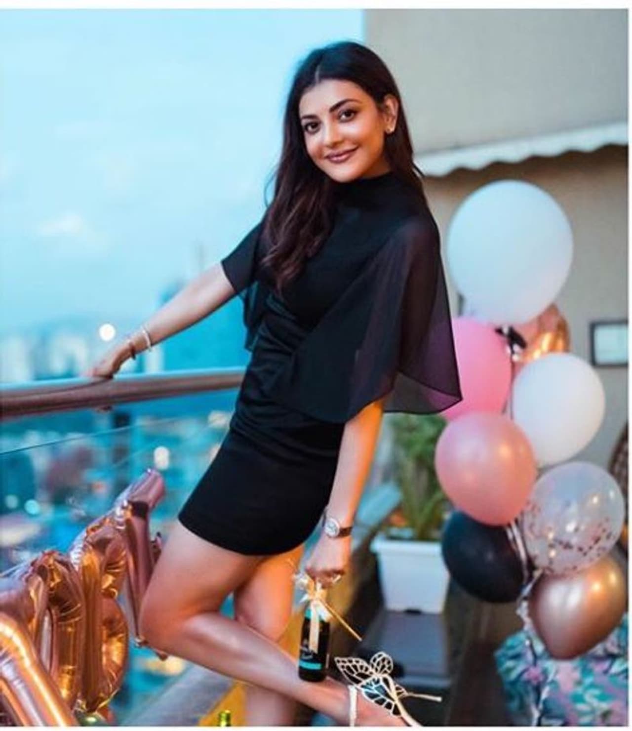 <h2> </h2><p>தமிழ், தெலுங்கு சினிமாவில் முன்னணி நடிகையாக வலம் வருபவர் காஜல் அகர்வால். டாப் ஹீரோக்கள் அனைவருடனும் ஜோடி போட்டு நடித்துள்ளார். </p> <h2> </h2><p>தமிழ், தெலுங்கு சினிமாவில் முன்னணி நடிகையாக வலம் வருபவர் காஜல் அகர்வால். டாப் ஹீரோக்கள் அனைவருடனும் ஜோடி போட்டு நடித்துள்ளார். </p>