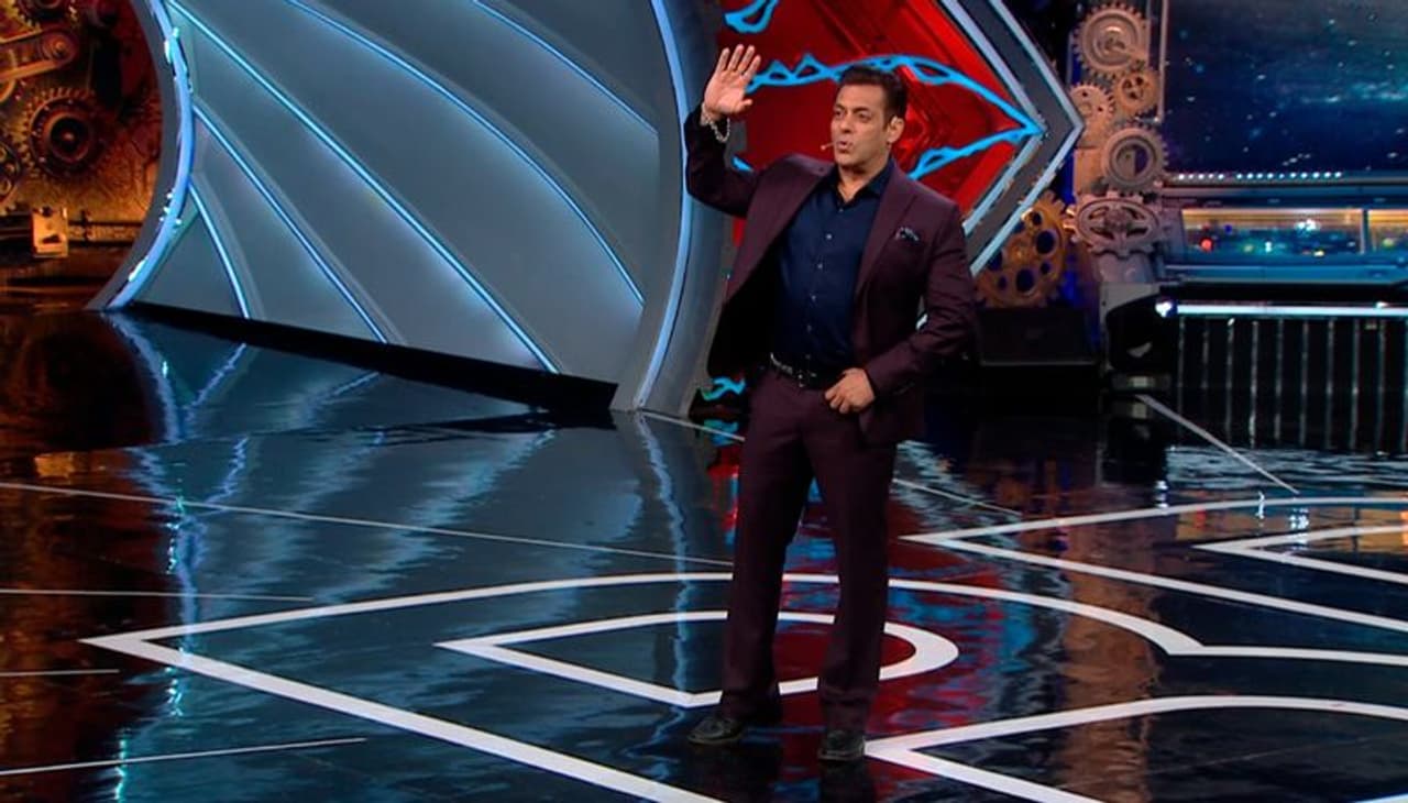 <p>Weekend Ka Vaar 2 It's that fateful time when the entire nation holds their breath in anticipation! The day for the first eviction from the Bigg Boss house has come, and it's making the contestants anxious. After being reprimanded for their weak play, the contestants are all fired up for one more chance to prove themselves.</p>