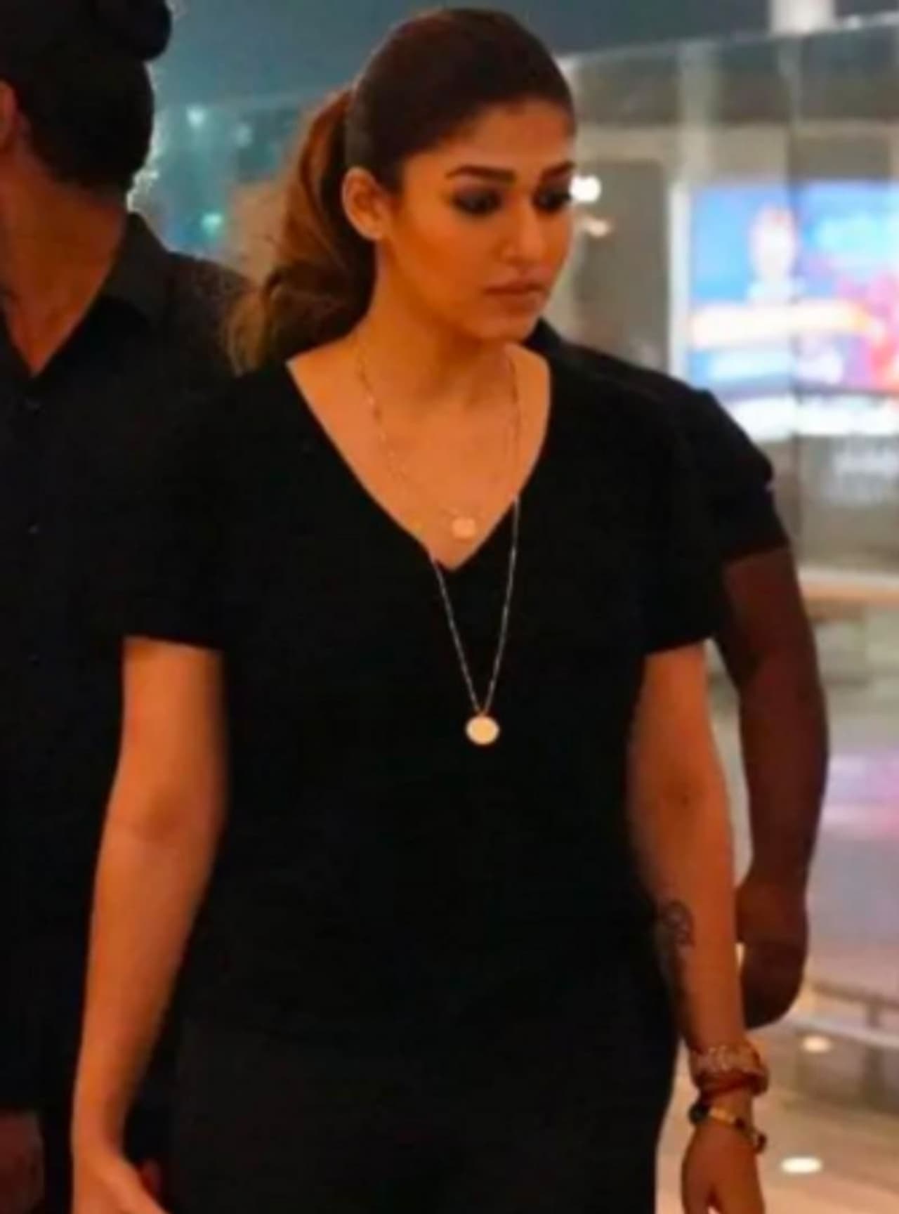 <p>ಕಠಿಣ ಶ್ರಮ ಮತ್ತು ಡೆಡಿಕೇಷನ್ನಿಂದ ಮೇಲೆ ಬಂದ ಸೌತ್ ಸ್ಟಾರ್ ನಯನತಾರಾ. ನಟಿ ಈಗ ಸೌತ್ ಸಿನಿಮಾದಲ್ಲಿ ಪಡೆದುಕೊಂಡಿರೋ ಸ್ಥಾನ ಅವರ ಬಹಳ ವರ್ಷಗಳ ಪರಿಶ್ರಮದ ಫಲ.</p> <p>ಕಠಿಣ ಶ್ರಮ ಮತ್ತು ಡೆಡಿಕೇಷನ್ನಿಂದ ಮೇಲೆ ಬಂದ ಸೌತ್ ಸ್ಟಾರ್ ನಯನತಾರಾ. ನಟಿ ಈಗ ಸೌತ್ ಸಿನಿಮಾದಲ್ಲಿ ಪಡೆದುಕೊಂಡಿರೋ ಸ್ಥಾನ ಅವರ ಬಹಳ ವರ್ಷಗಳ ಪರಿಶ್ರಮದ ಫಲ.</p>