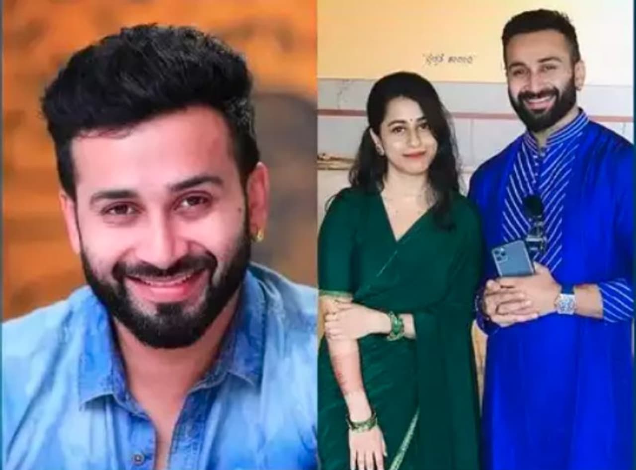 <p>ಕೊರೋನಾ ಕಾಲದಲ್ಲೇ ಬಹಳಷ್ಟು ಸೆಲೆಬ್ರಿಟಿಗಳು ದಾಂಪತ್ಯ ಜೀವನಕ್ಕೆ ಕಾಲಿಟ್ಟಿದ್ದಾರೆ. ಇವರ ಸಾಲಿಗೆ ಕಿರುತೆರೆಯ ಚಂದು ಬಿ ಗೌಡ ಕೂಡಾ ಸೇರಲಿದ್ದಾರೆ. ಹೌದು ಲಕ್ಷ್ಮೀ ಬಾರಮ್ಮ ಖ್ಯಾತಿಯ ಚಂದು ಅಕ್ಟೋಬರ್‌ನಲ್ಲಿ &nbsp;ವಿವಾಹಿತರಾಗಲಿದ್ದಾರೆ.</p>