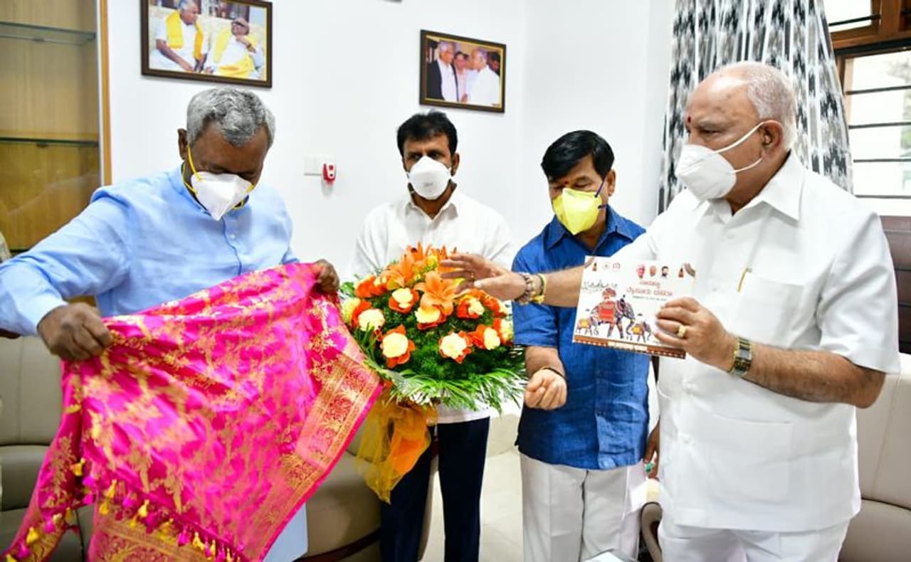 <p>ಸಿಎಂಗೆ ದಸರಾ ಆಹ್ವಾನ ನೀಡಲು ಬರಲಿಲ್ಲ ಡಿಸಿ ರೋಹಿಣಿ ಸಿಂಧೂರಿ</p> <p>ಸಿಎಂಗೆ ದಸರಾ ಆಹ್ವಾನ ನೀಡಲು ಬರಲಿಲ್ಲ ಡಿಸಿ ರೋಹಿಣಿ ಸಿಂಧೂರಿ</p>