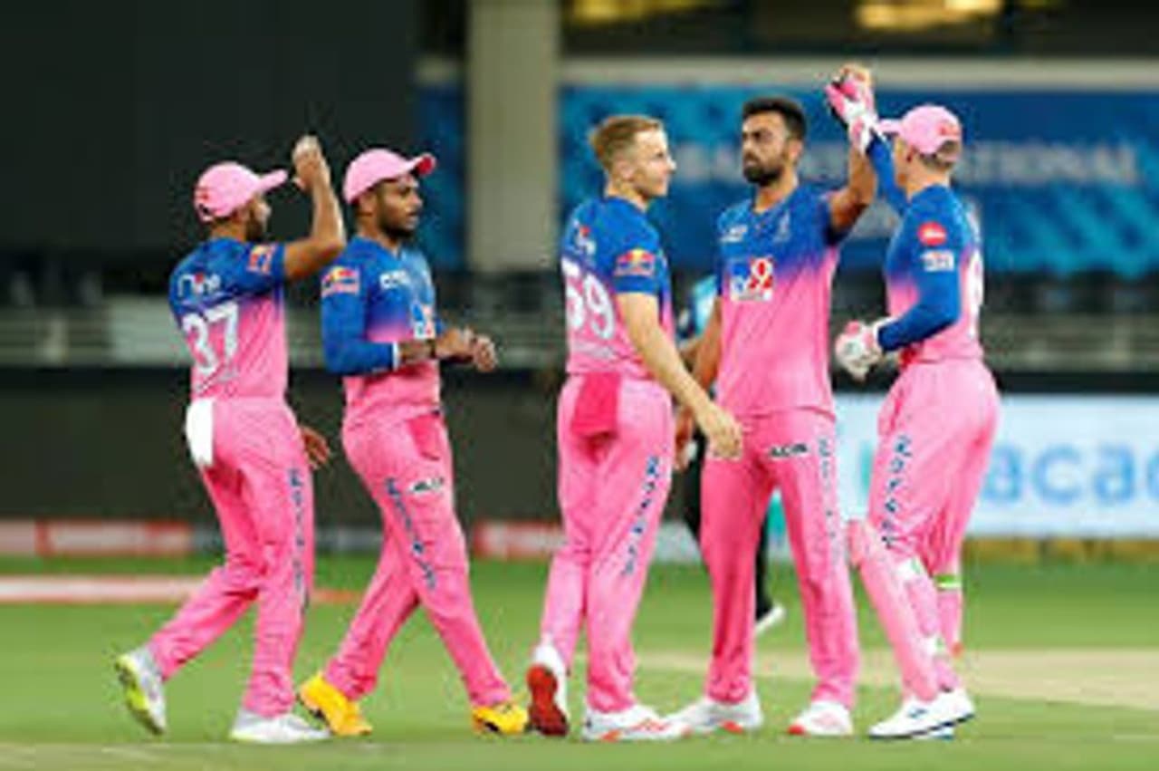 <p>இந்த போட்டியில் ஹைதராபாத் அணியின் கை அதிகம் ஓங்கியிருந்த நிலையில், ராஜஸ்தான் அணி வீரர்கள் டெவாட்டியா மற்றும் பராக் ஆகியோர் சிறப்பாக ஆடி த்ரில் வெற்றி பெற உதவினர். இந்த ஐபிஎல் சீசனில் இரண்டு போட்டிகளில் ராஜஸ்தான் அணி வெற்றி பெற டெவாட்டியா மிகப்பெரிய பங்காற்றினார்.<br /> </p> <p>இந்த போட்டியில் ஹைதராபாத் அணியின் கை அதிகம் ஓங்கியிருந்த நிலையில், ராஜஸ்தான் அணி வீரர்கள் டெவாட்டியா மற்றும் பராக் ஆகியோர் சிறப்பாக ஆடி த்ரில் வெற்றி பெற உதவினர். இந்த ஐபிஎல் சீசனில் இரண்டு போட்டிகளில் ராஜஸ்தான் அணி வெற்றி பெற டெவாட்டியா மிகப்பெரிய பங்காற்றினார்.<br /> </p>