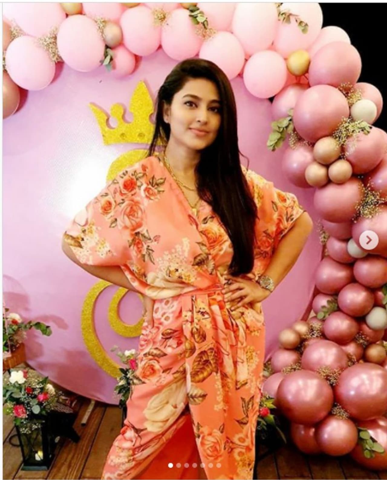 <p>” നീ എന്നെ എപ്പോഴും വളരെ സ്പെഷ്യൽ ആക്കുന്നു.ഏറ്റവും മികച്ച ജന്മദിനങ്ങളിൽ ഒന്നാണിത്, എന്തൊരു സർപ്രൈസ്! അലങ്കാരങ്ങൾ, കേക്ക്, ഈ സ്ഥലം…. എന്റെ ജീവിതത്തിൽ സംഭവിച്ച ഏറ്റവും നല്ല കാര്യമാണ് നീ… എല്ലാറ്റിനും ദൈവത്തിന് നന്ദി. എന്റെ പ്രിയപ്പെട്ട ആരാധകരുടെ സ്നേഹത്തിനും ആശംസകൾക്കും പിന്തുണക്കും നന്ദി.”എന്നായിരുന്നു സ്നേഹയുടെ കുറിപ്പ്.(courtesy instagram photos)</p> <p>” നീ എന്നെ എപ്പോഴും വളരെ സ്പെഷ്യൽ ആക്കുന്നു.ഏറ്റവും മികച്ച ജന്മദിനങ്ങളിൽ ഒന്നാണിത്, എന്തൊരു സർപ്രൈസ്! അലങ്കാരങ്ങൾ, കേക്ക്, ഈ സ്ഥലം…. എന്റെ ജീവിതത്തിൽ സംഭവിച്ച ഏറ്റവും നല്ല കാര്യമാണ് നീ… എല്ലാറ്റിനും ദൈവത്തിന് നന്ദി. എന്റെ പ്രിയപ്പെട്ട ആരാധകരുടെ സ്നേഹത്തിനും ആശംസകൾക്കും പിന്തുണക്കും നന്ദി.”എന്നായിരുന്നു സ്നേഹയുടെ കുറിപ്പ്.(courtesy instagram photos)</p>