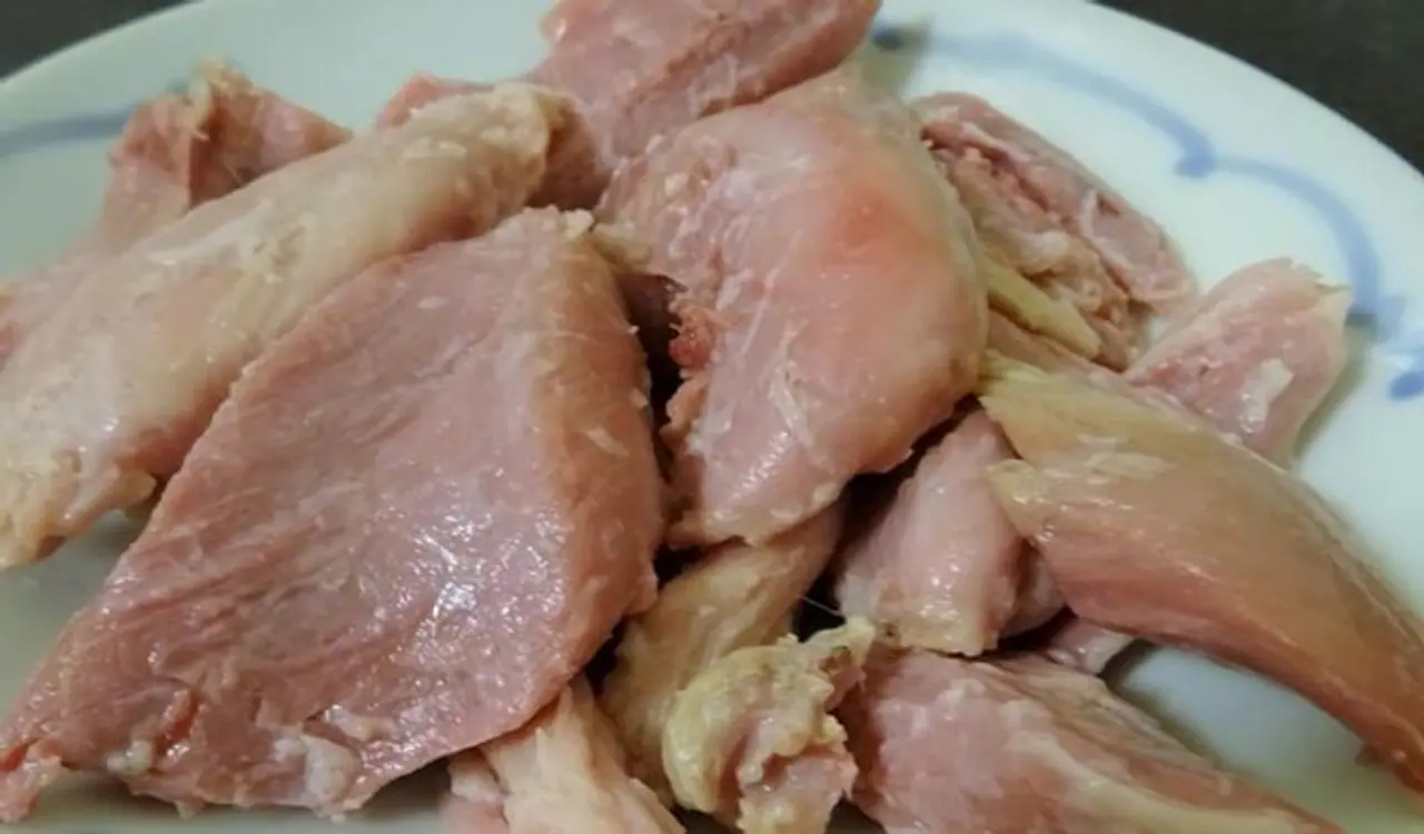 <p>ಮಾಂಸದಿಂದ ಎಲ್ಲಾ ಪೋಷಕಾಂಶಗಳನ್ನು ಪಡೆಯಲು ಹಾನಿಕಾರಕ ಪರಿಣಾಮಗಳನ್ನು ಮೈನಸ್ ಮಾಡಲು, ಮಾಂಸವನ್ನು ಖರೀದಿಸುವಾಗ ಕೆಲವು ಪ್ರಮುಖ ವಿಷಯಗಳನ್ನು ಮನಸ್ಸಿನಲ್ಲಿಟ್ಟುಕೊಳ್ಳುವುದು ಸಹ ಮುಖ್ಯ. ಮಾಂಸ ಶಾಪಿಂಗ್ ಮಾಡುವಾಗ ನೀವು ನೆನಪಿನಲ್ಲಿಡಬೇಕಾದ ಐದು ವಿಷಯಗಳು ಇಲ್ಲಿವೆ.</p> <p>ಮಾಂಸದಿಂದ ಎಲ್ಲಾ ಪೋಷಕಾಂಶಗಳನ್ನು ಪಡೆಯಲು ಹಾನಿಕಾರಕ ಪರಿಣಾಮಗಳನ್ನು ಮೈನಸ್ ಮಾಡಲು, ಮಾಂಸವನ್ನು ಖರೀದಿಸುವಾಗ ಕೆಲವು ಪ್ರಮುಖ ವಿಷಯಗಳನ್ನು ಮನಸ್ಸಿನಲ್ಲಿಟ್ಟುಕೊಳ್ಳುವುದು ಸಹ ಮುಖ್ಯ. ಮಾಂಸ ಶಾಪಿಂಗ್ ಮಾಡುವಾಗ ನೀವು ನೆನಪಿನಲ್ಲಿಡಬೇಕಾದ ಐದು ವಿಷಯಗಳು ಇಲ್ಲಿವೆ.</p>