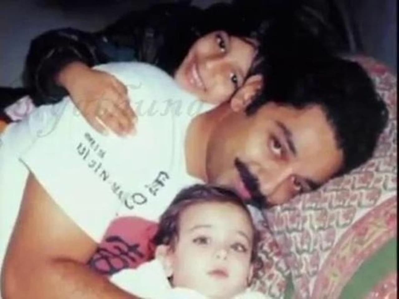 <p>அப்பாவுடன் குட்டி குழந்தையாக அக்சரா</p> <p>அப்பாவுடன் குட்டி குழந்தையாக அக்சரா</p>