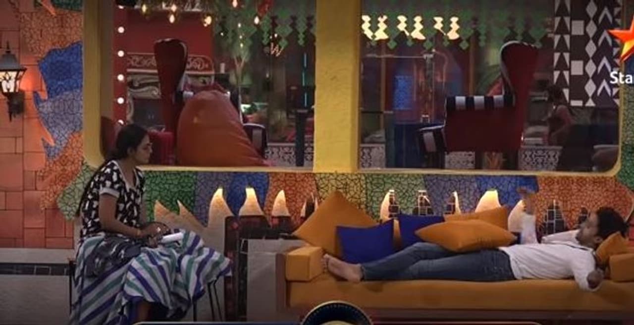 <p>36వ రోజు బిగ్బాస్ 4 అభిజిత్, మోనాల్ మధ్య వాగ్వివాదంతో ప్రారంభమైంది.</p> <p>36వ రోజు బిగ్బాస్ 4 అభిజిత్, మోనాల్ మధ్య వాగ్వివాదంతో ప్రారంభమైంది.</p>