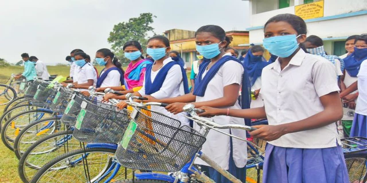 <p>The headmaster of the school said, “Bicycles under the Sabuj Sathi scheme were distributed among students on Friday (January 29). She refused to accept it. We have informed the higher authorities and returned the cycle.”</p> <p>The headmaster of the school said, “Bicycles under the Sabuj Sathi scheme were distributed among students on Friday (January 29). She refused to accept it. We have informed the higher authorities and returned the cycle.”</p>