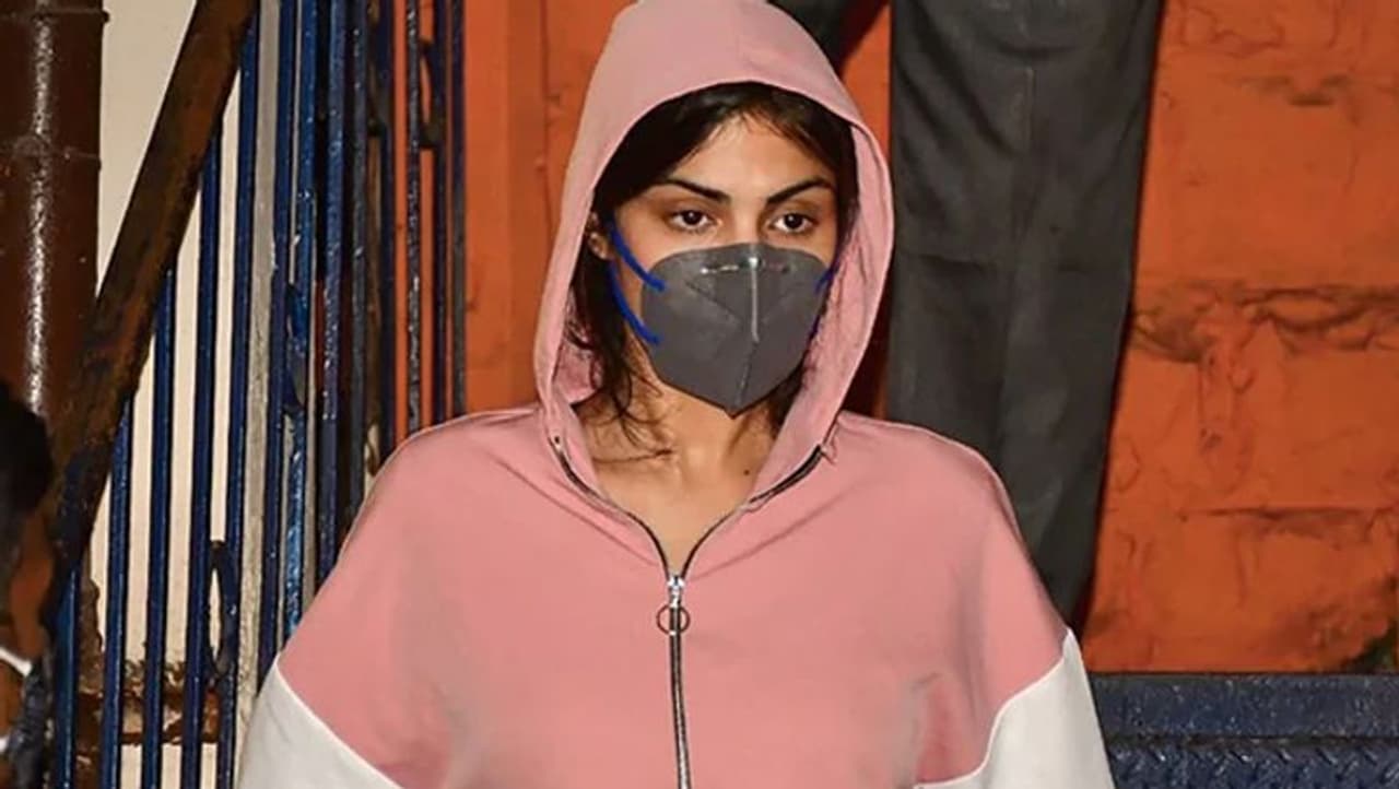 <p style="text align: justify;">ನನ್ನ ವಿರುದ್ಧ ಸುಳ್ಳು ಆರೋಪ ಮಾಡಲಾಗಿದೆ ಎಂದು ಆರೋಪಿಸಿ ಬಾಲಿವುಡ್ ನಟಿ ರಿಯಾ ಚಕ್ರವರ್ತಿ ಎಸ್ಐಟಿ ಮತ್ತು ಸಿಬಿಐಗೆ ಪತ್ರ ಬರೆದಿದ್ದಾರೆ.</p> <p style="text align: justify;">ನನ್ನ ವಿರುದ್ಧ ಸುಳ್ಳು ಆರೋಪ ಮಾಡಲಾಗಿದೆ ಎಂದು ಆರೋಪಿಸಿ ಬಾಲಿವುಡ್ ನಟಿ ರಿಯಾ ಚಕ್ರವರ್ತಿ ಎಸ್ಐಟಿ ಮತ್ತು ಸಿಬಿಐಗೆ ಪತ್ರ ಬರೆದಿದ್ದಾರೆ.</p>