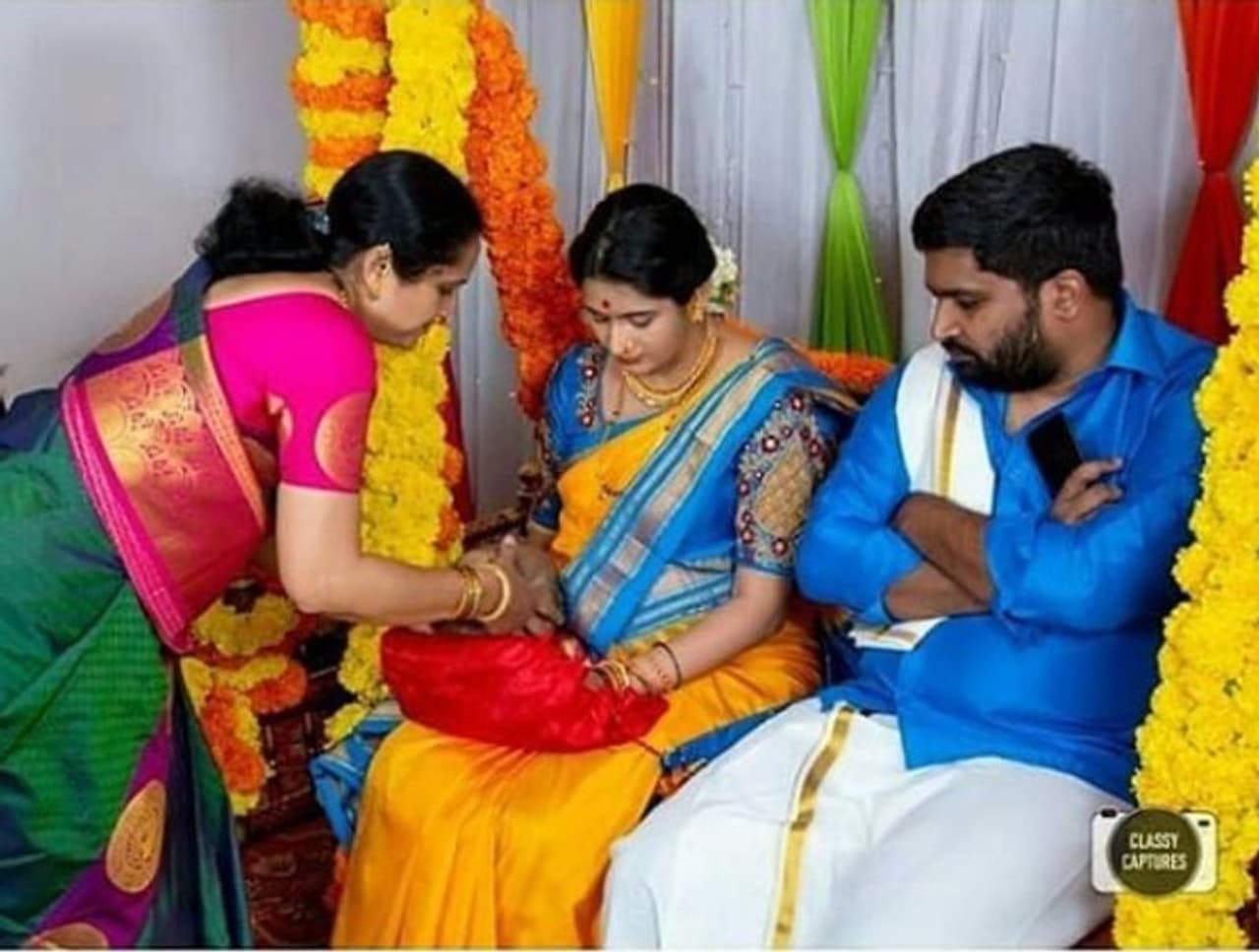 <p>ನಿರ್ದೇಶಕ ಪವನ್ ಮತ್ತು ನಟಿ ಅಪೇಕ್ಷಾ ದಂಪತಿಗೆ ಶೀಘ್ರದಲ್ಲಿ ಲಿಟಲ್ ಸ್ಟಾರ್ ಎಂಟ್ರಿ ಅಗಲಿದೆ.</p> <p>ನಿರ್ದೇಶಕ ಪವನ್ ಮತ್ತು ನಟಿ ಅಪೇಕ್ಷಾ ದಂಪತಿಗೆ ಶೀಘ್ರದಲ್ಲಿ ಲಿಟಲ್ ಸ್ಟಾರ್ ಎಂಟ್ರಿ ಅಗಲಿದೆ.</p>