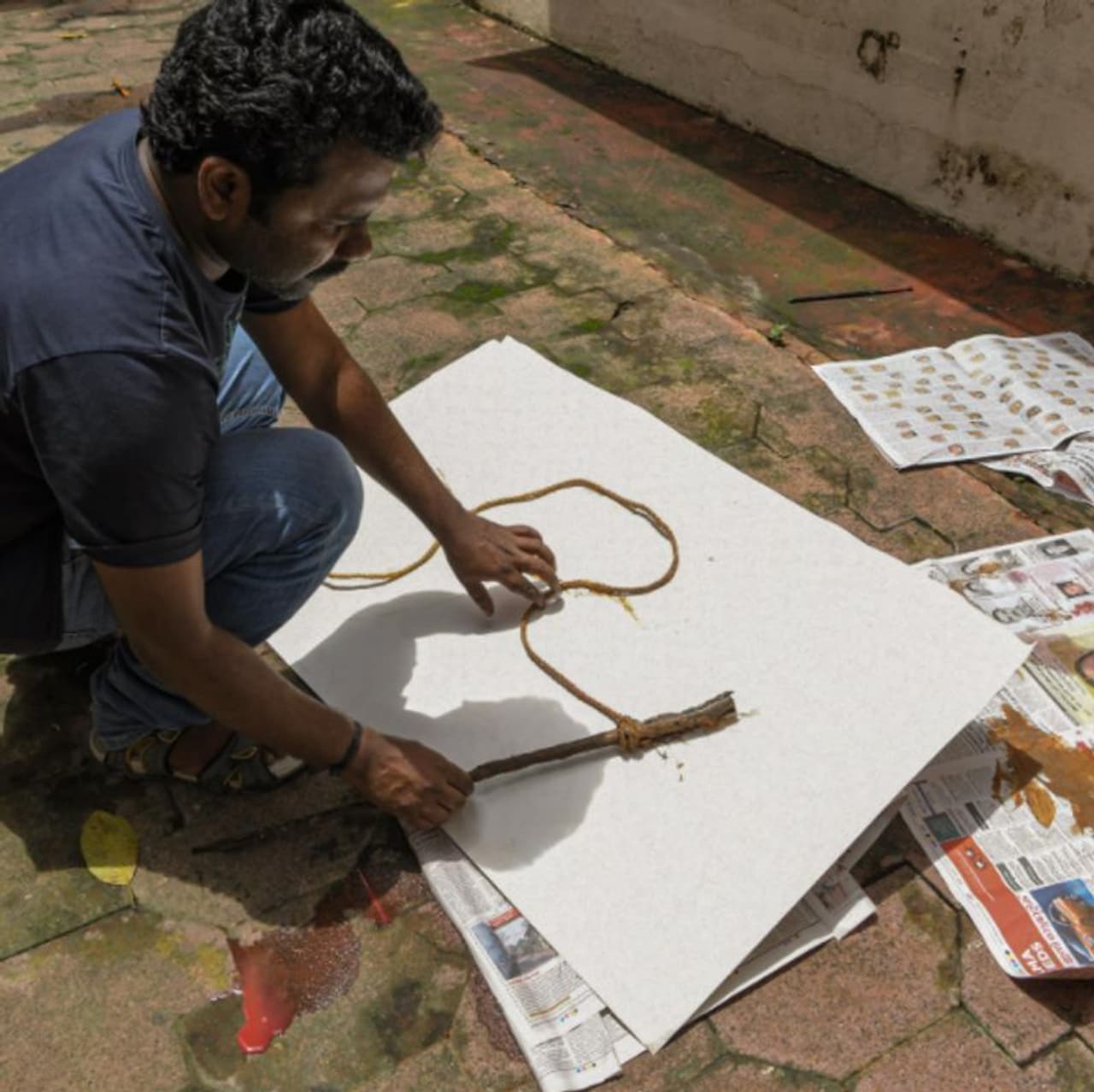 <p>ജല്ലിക്കെട്ടിന്റെതടക്കം ഒട്ടേറെ പ്രമുഖ ചിത്രങ്ങളുടെ ടൈറ്റില് ഡിസൈനര് ആയിരുന്നു മഹേഷ് ഹൃദയാഘാതത്തെ തുടര്ന്നായിരുന്നു അന്തരിച്ചത്.</p> <p>ജല്ലിക്കെട്ടിന്റെതടക്കം ഒട്ടേറെ പ്രമുഖ ചിത്രങ്ങളുടെ ടൈറ്റില് ഡിസൈനര് ആയിരുന്നു മഹേഷ് ഹൃദയാഘാതത്തെ തുടര്ന്നായിരുന്നു അന്തരിച്ചത്.</p>