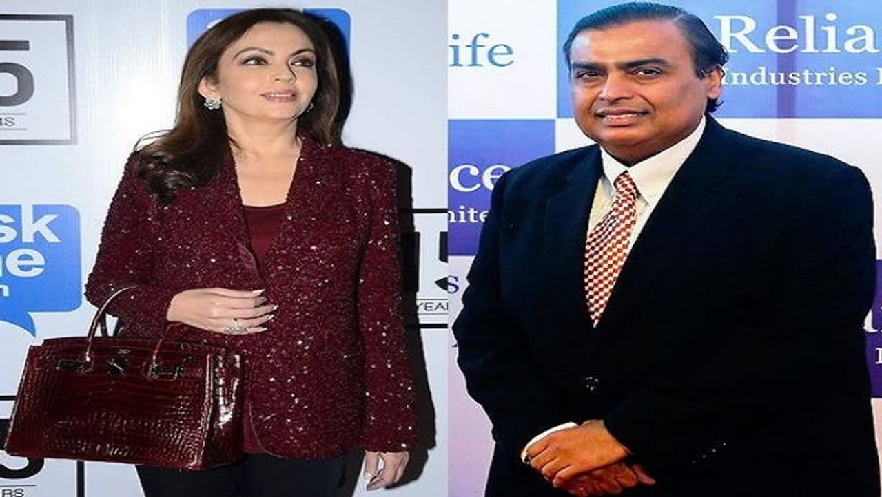 <p>2008లో మొదలైన ఐపీఎల్, 13 ఏళ్లుగా నిర్వరామంగా కొనసాగుతోంది.. ఐపీఎల్లో ముంబై ఇండియన్స్ ఆడిన ప్రతీ మ్యాచ్కి హాజరై, జట్టును ఉత్సాహపరుస్తుంది నీతూ అంబానీ.</p> <p>2008లో మొదలైన ఐపీఎల్, 13 ఏళ్లుగా నిర్వరామంగా కొనసాగుతోంది.. ఐపీఎల్లో ముంబై ఇండియన్స్ ఆడిన ప్రతీ మ్యాచ్కి హాజరై, జట్టును ఉత్సాహపరుస్తుంది నీతూ అంబానీ.</p>