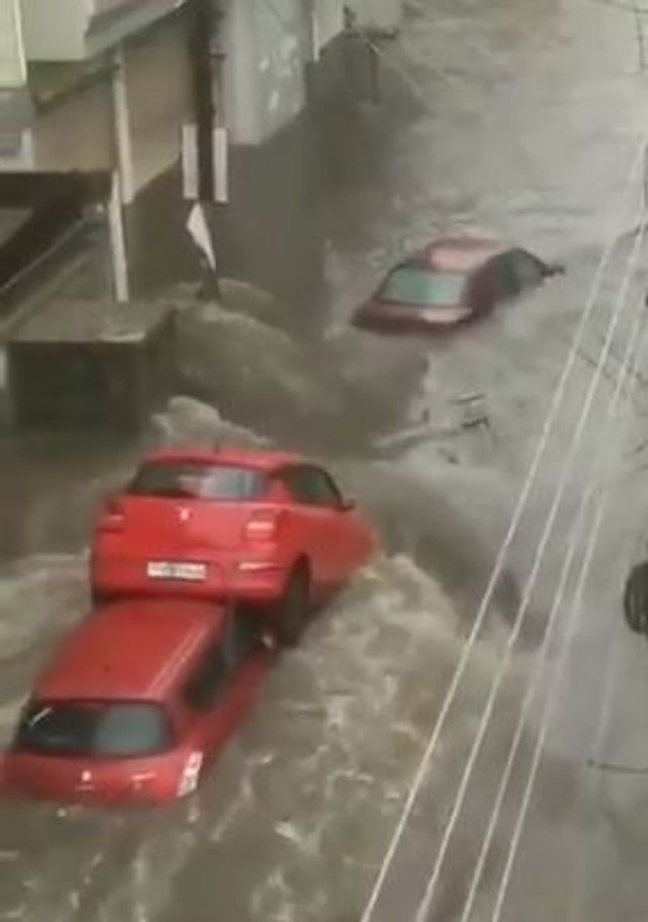 <p>ಈ ಫೋಟೋ ನೋಡಿದ್ರೆ ಸಾಕು ಮಳೆ ಪ್ರಮಾಣ ಯಾವ ರೀತಿಯಲ್ಲಿ ಇದೆ ಎಂದು.</p> <p>ಈ ಫೋಟೋ ನೋಡಿದ್ರೆ ಸಾಕು ಮಳೆ ಪ್ರಮಾಣ ಯಾವ ರೀತಿಯಲ್ಲಿ ಇದೆ ಎಂದು.</p>