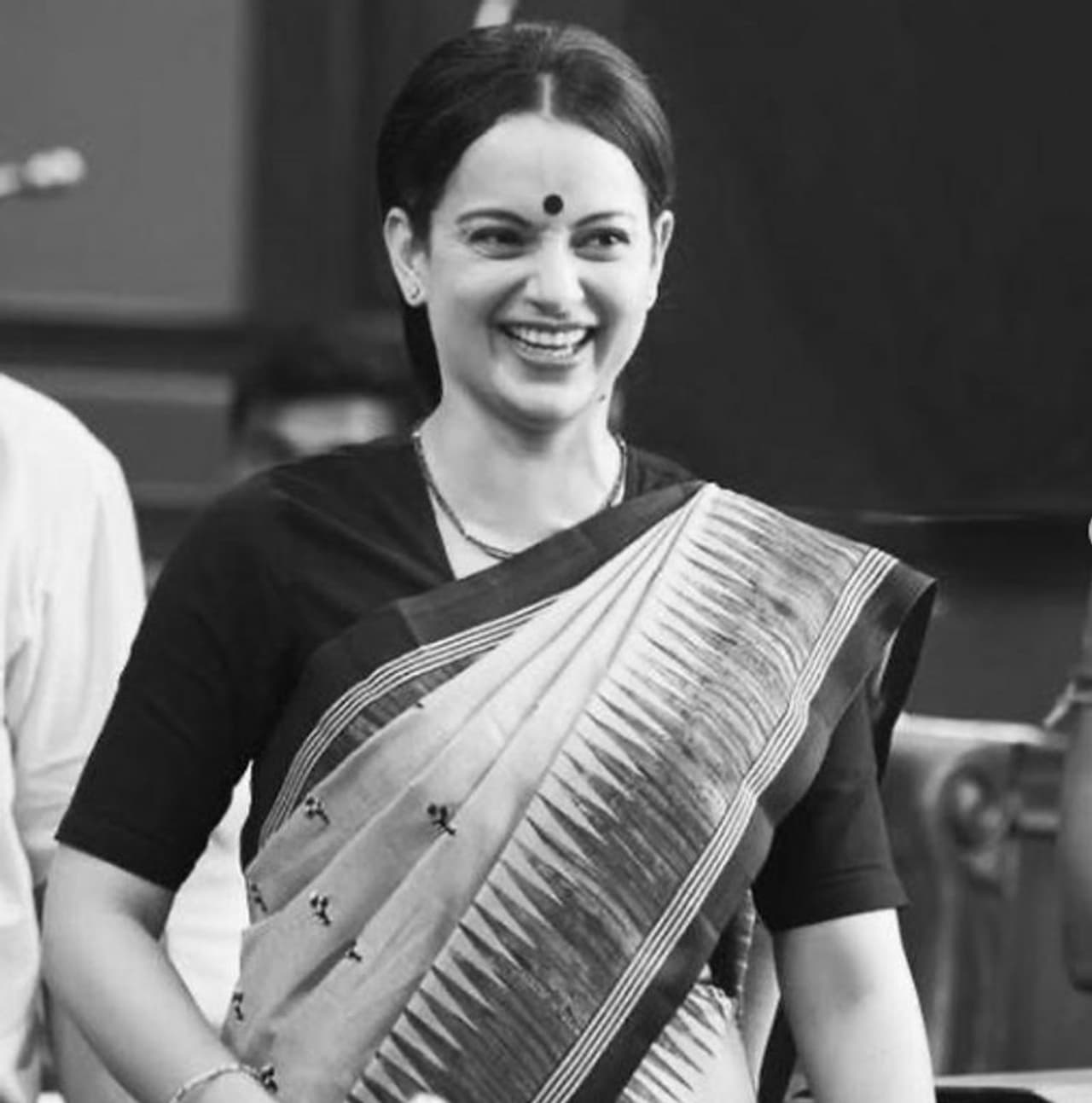 <p>ತಲೈವಿ ಸಿನಿಮಾ ಮಾಡಿದ ಬಾಲಿವುಡ್ ನಟ ಕಂಗನಾ ರಣಾವತ್ ಸಿನಿಮಾಗಾಗಿ 20 ಕೆಜಿ ತೂಕ ಹೆಚ್ಚಿಸಿಕೊಂಡಿದ್ದರು.</p> <p>ತಲೈವಿ ಸಿನಿಮಾ ಮಾಡಿದ ಬಾಲಿವುಡ್ ನಟ ಕಂಗನಾ ರಣಾವತ್ ಸಿನಿಮಾಗಾಗಿ 20 ಕೆಜಿ ತೂಕ ಹೆಚ್ಚಿಸಿಕೊಂಡಿದ್ದರು.</p>