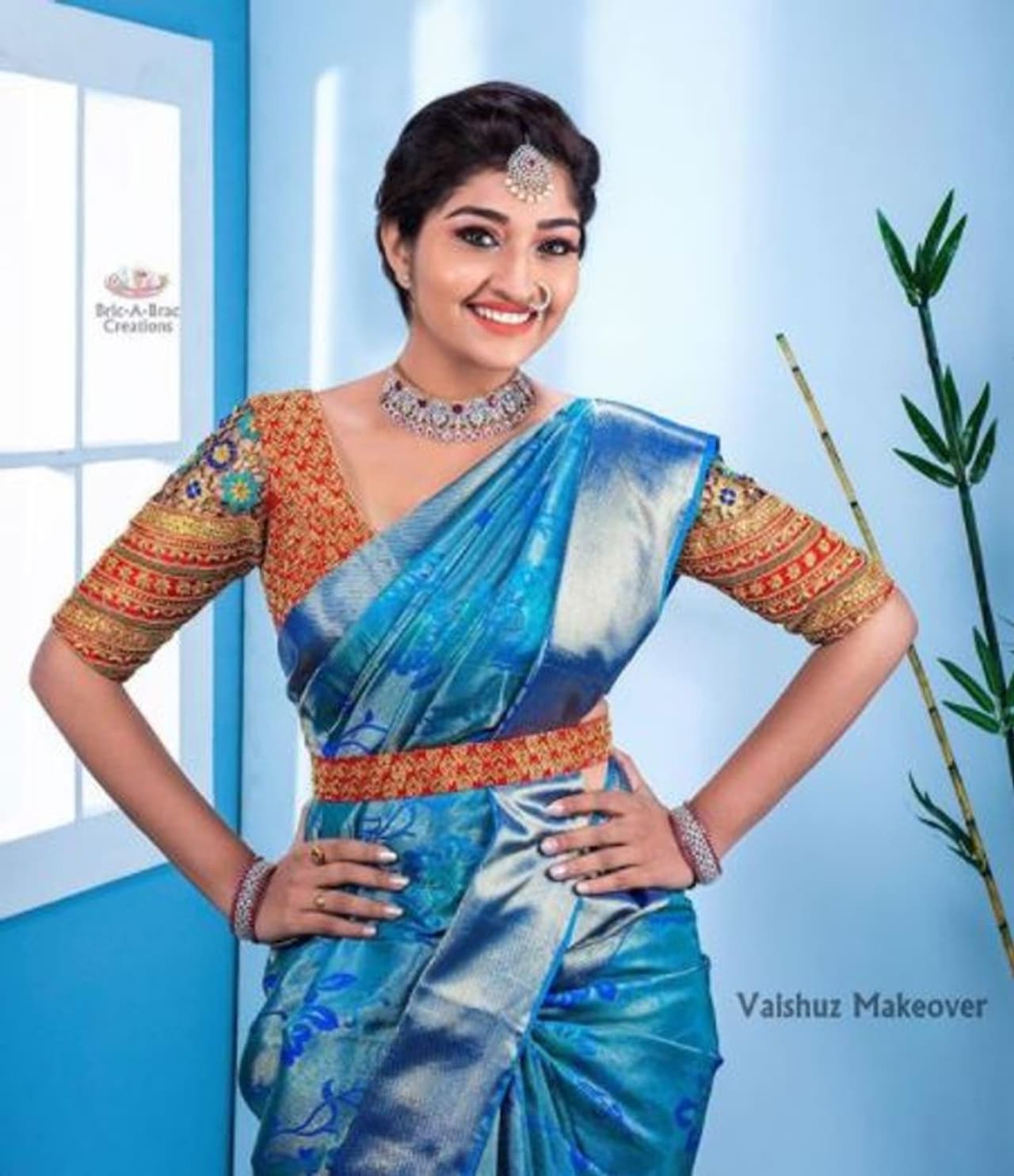 <p>பளபளக்கும் பட்டு புடவையில் இடுப்பில் கை வைத்து போஸ் கொடுக்கும் நீலிமா </p> <p>பளபளக்கும் பட்டு புடவையில் இடுப்பில் கை வைத்து போஸ் கொடுக்கும் நீலிமா </p>