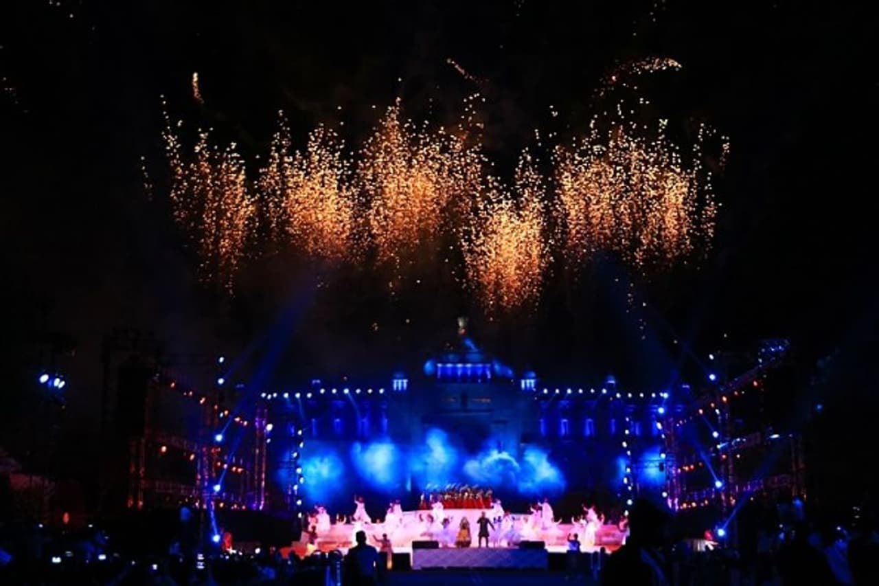 <p>പരിപാടിക്ക് എത്തുന്ന കലാകാരന്മാർ കൊവിഡില്ലെന്ന പരിശോധനാ ഫലം കാണിക്കണം. ഇവർ മേക്കപ്പ് കഴിവതും വീട്ടിൽ തന്നെ പൂർത്തിയാക്കാൻ ശ്രമിക്കണം</p> <p>പരിപാടിക്ക് എത്തുന്ന കലാകാരന്മാർ കൊവിഡില്ലെന്ന പരിശോധനാ ഫലം കാണിക്കണം. ഇവർ മേക്കപ്പ് കഴിവതും വീട്ടിൽ തന്നെ പൂർത്തിയാക്കാൻ ശ്രമിക്കണം</p>