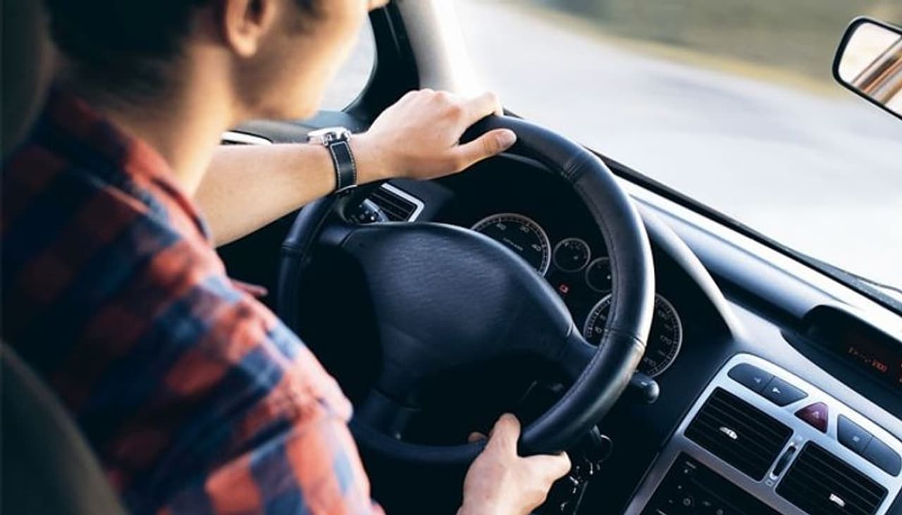 <p>&nbsp;</p><p>ശരീരം അമിതമായി കുലുങ്ങുകയോ, ചാടുകയോ ചെയ്യരുത്. യാത്ര ചെയ്യുന്ന കാര്യത്തിലാണ് ഇത് പ്രധാനമായും ശ്രദ്ധിക്കേണ്ടത്. അതുപോലെ ശരീരം പെട്ടെന്ന് വളയ്ക്കുകയോ കുനിക്കുകയോ മറ്റും അരുത്. എല്ലാ അനക്കങ്ങളും അല്‍പം പതിയെ ആക്കാം.<br />&nbsp;</p><p>&nbsp;</p>