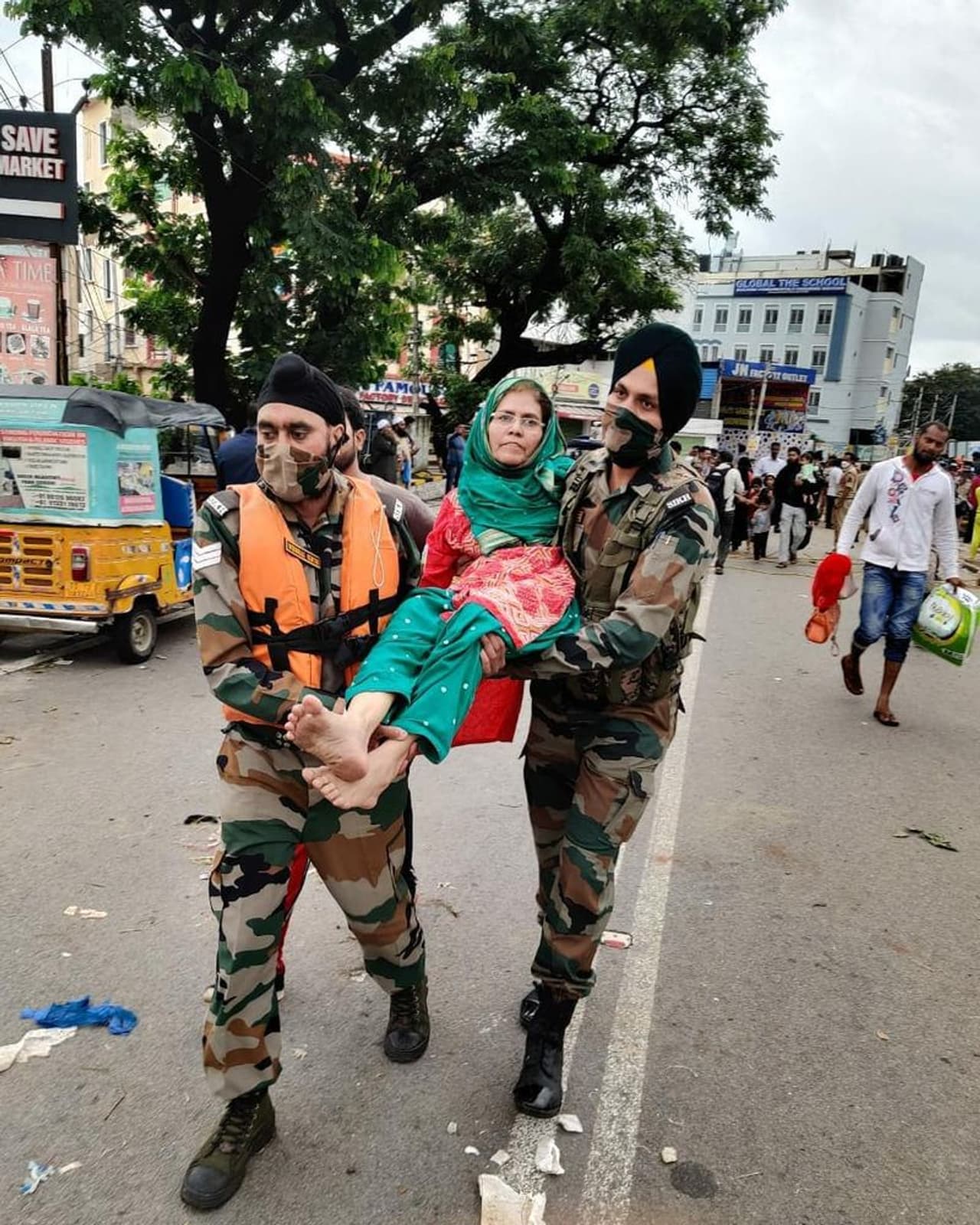 <p>The Bison Division of the Indian Army rescuing stranded citizens in Hyderabad.</p>