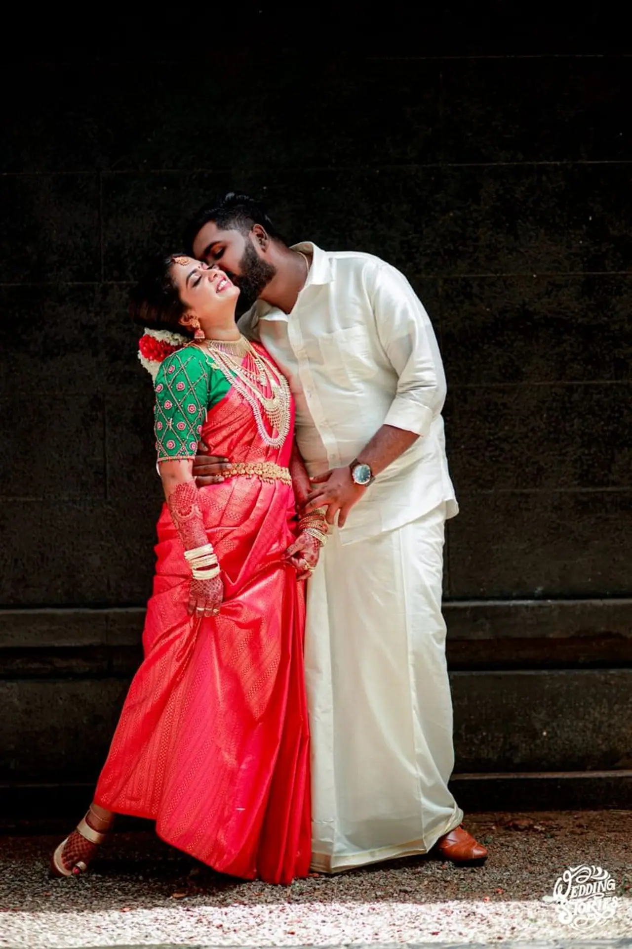 <p>കൊവിഡ് 19 ന്റെ വ്യാപനത്തോടെ വിവാഹം നീണ്ടുപോകുമോയെന്ന് ഭയന്ന സമയത്താണ് ഇളവുകള് പ്രഖ്യാപിക്കപ്പെടുന്നത്. അതുകൊണ്ട് കൂടുതല് വിപുലമായ വിവാഹം നടത്താന് കഴിഞ്ഞില്ല. കവിഞ്ഞ സെപ്തംബര് 16 നാണ് വിവാഹം കഴിഞ്ഞെങ്കിലും കാലാവസ്ഥയും കൊവിഡും പ്രശ്നങ്ങള് സൃഷ്ടിചെന്നും ഋഷി പറഞ്ഞു. </p> <p>കൊവിഡ് 19 ന്റെ വ്യാപനത്തോടെ വിവാഹം നീണ്ടുപോകുമോയെന്ന് ഭയന്ന സമയത്താണ് ഇളവുകള് പ്രഖ്യാപിക്കപ്പെടുന്നത്. അതുകൊണ്ട് കൂടുതല് വിപുലമായ വിവാഹം നടത്താന് കഴിഞ്ഞില്ല. കവിഞ്ഞ സെപ്തംബര് 16 നാണ് വിവാഹം കഴിഞ്ഞെങ്കിലും കാലാവസ്ഥയും കൊവിഡും പ്രശ്നങ്ങള് സൃഷ്ടിചെന്നും ഋഷി പറഞ്ഞു. </p>