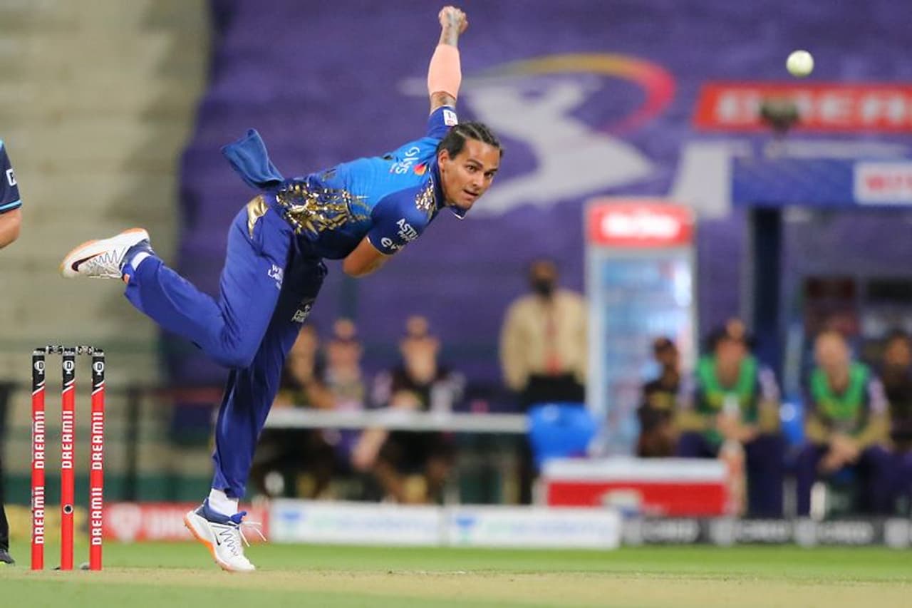 <p>పరుగుల వరద పారించే షార్జా క్రికెట్ స్టేడియంలో ముంబై, చెన్నై మధ్య సీజన్లో రెండో మ్యాచ్ జరుగుతోంది...</p> <p>పరుగుల వరద పారించే షార్జా క్రికెట్ స్టేడియంలో ముంబై, చెన్నై మధ్య సీజన్లో రెండో మ్యాచ్ జరుగుతోంది...</p>