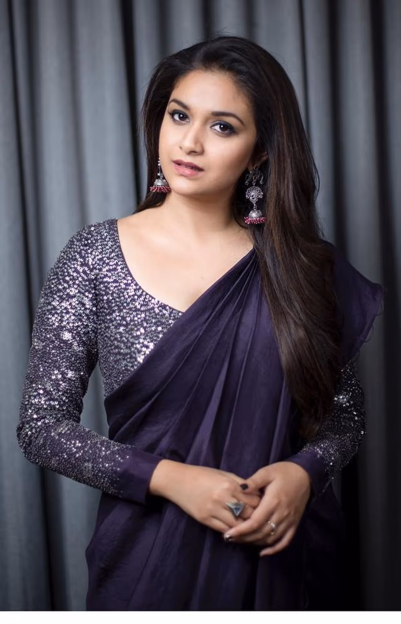 <p style="text align: justify;">விக்ரம் பிரபுவுடன் “இது என்ன மாயம்” படத்தின் மூலம் தமிழ் சினிமாவில் அறிமுகமானாலும், சிவகார்த்திகேயன் நடிப்பில் வெளியான ரஜினி முருகன் படம் தான் கோலிவுட்டில் டாப் ஹீரோயின் அந்தஸ்திற்கு கீர்த்தி சுரேஷை உயர்த்தியது.<br /> </p> <p style="text align: justify;">விக்ரம் பிரபுவுடன் “இது என்ன மாயம்” படத்தின் மூலம் தமிழ் சினிமாவில் அறிமுகமானாலும், சிவகார்த்திகேயன் நடிப்பில் வெளியான ரஜினி முருகன் படம் தான் கோலிவுட்டில் டாப் ஹீரோயின் அந்தஸ்திற்கு கீர்த்தி சுரேஷை உயர்த்தியது.<br /> </p>