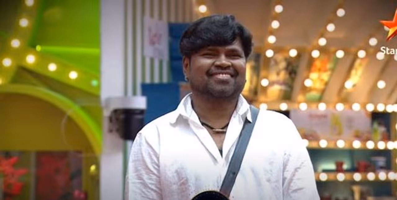 <p> నెక్ట్స్ వీక్ నామినేషన్ నుంచి తప్పించుకునేందుకు అమ్మ రాజశేఖర్ సిద్ధమయ్యాడు. సేఫ్ గేమ్ కోసం ఊహించని టాస్క్ ని స్వీకరించారు. <br /> </p> <p> నెక్ట్స్ వీక్ నామినేషన్ నుంచి తప్పించుకునేందుకు అమ్మ రాజశేఖర్ సిద్ధమయ్యాడు. సేఫ్ గేమ్ కోసం ఊహించని టాస్క్ ని స్వీకరించారు. <br /> </p>